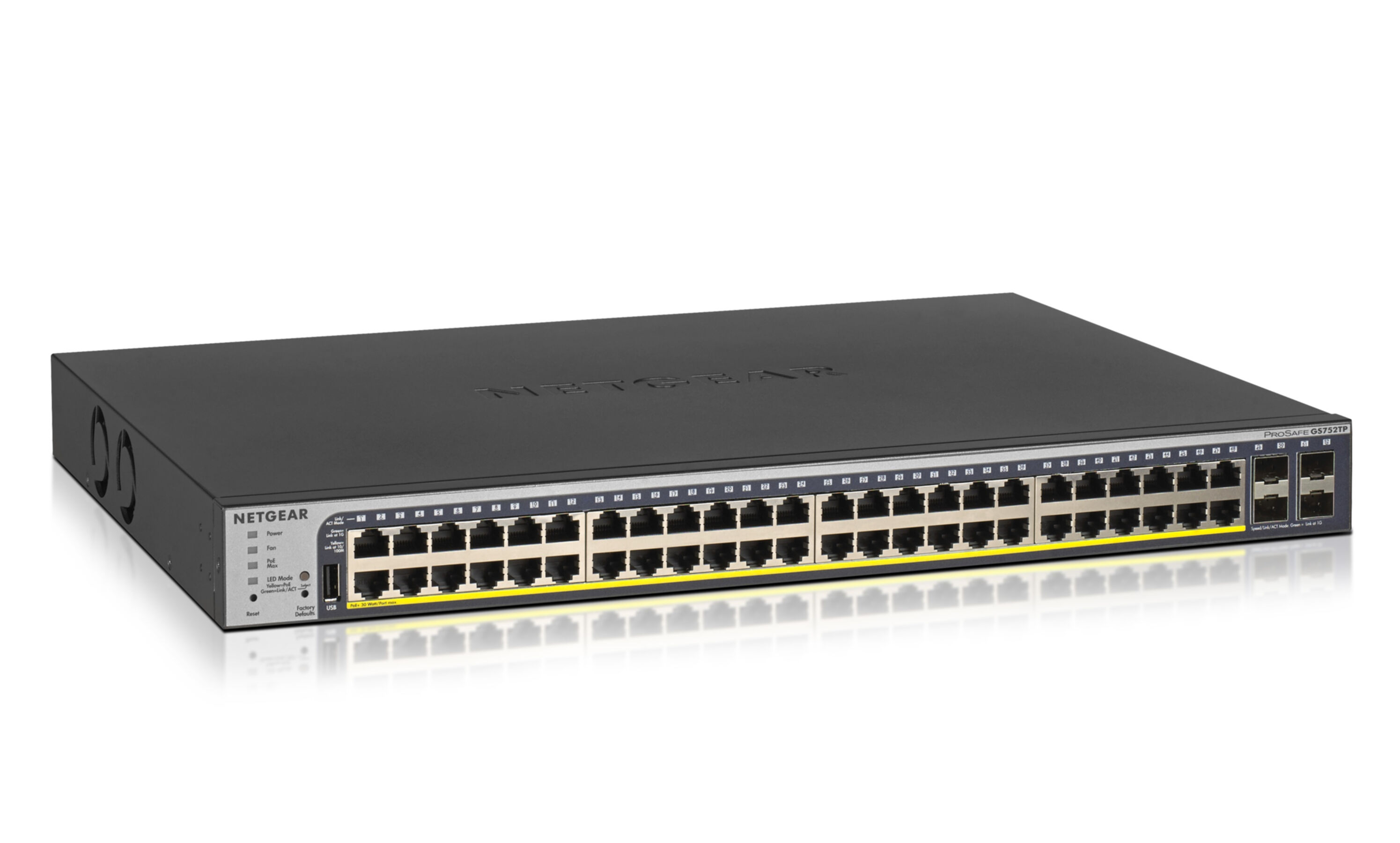 Un commutateur NETGEAR noir avec plusieurs ports et un bouton d'alimentation.