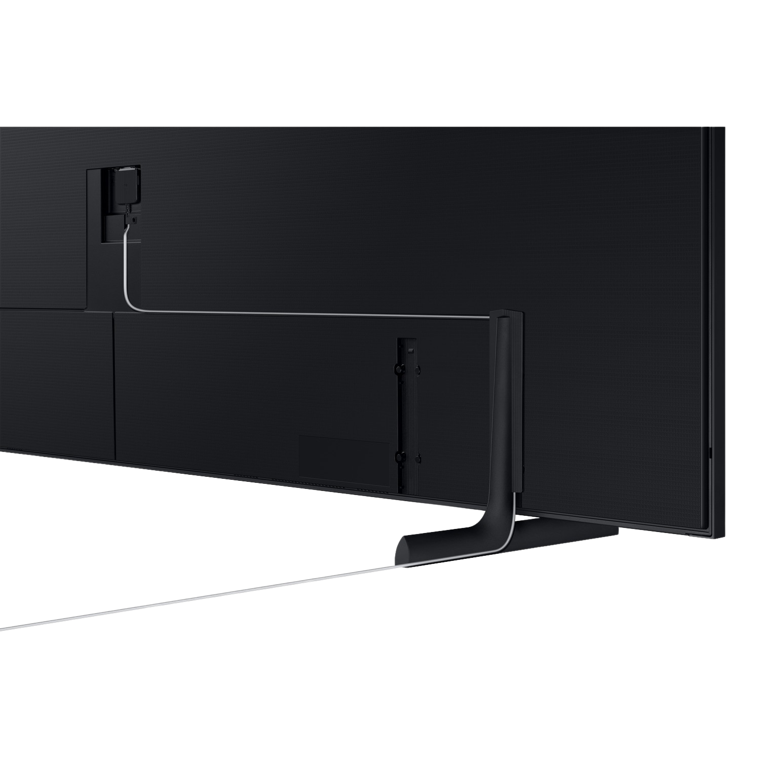 Die Rückseite eines schwarzen Fernsehers zeigt ein weißes Kabel, das an der Seite eingesteckt ist, mit einem schlanken Ständer.
