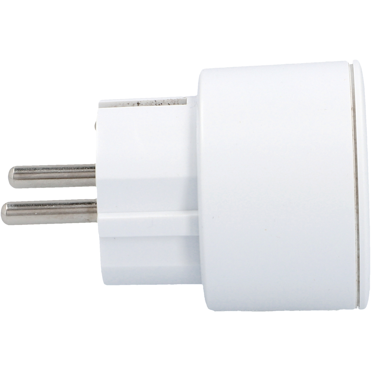 Weißer Euro-Stecker-Adapter mit zwei Metallstiften, von der Seite betrachtet, auf weißem Hintergrund.