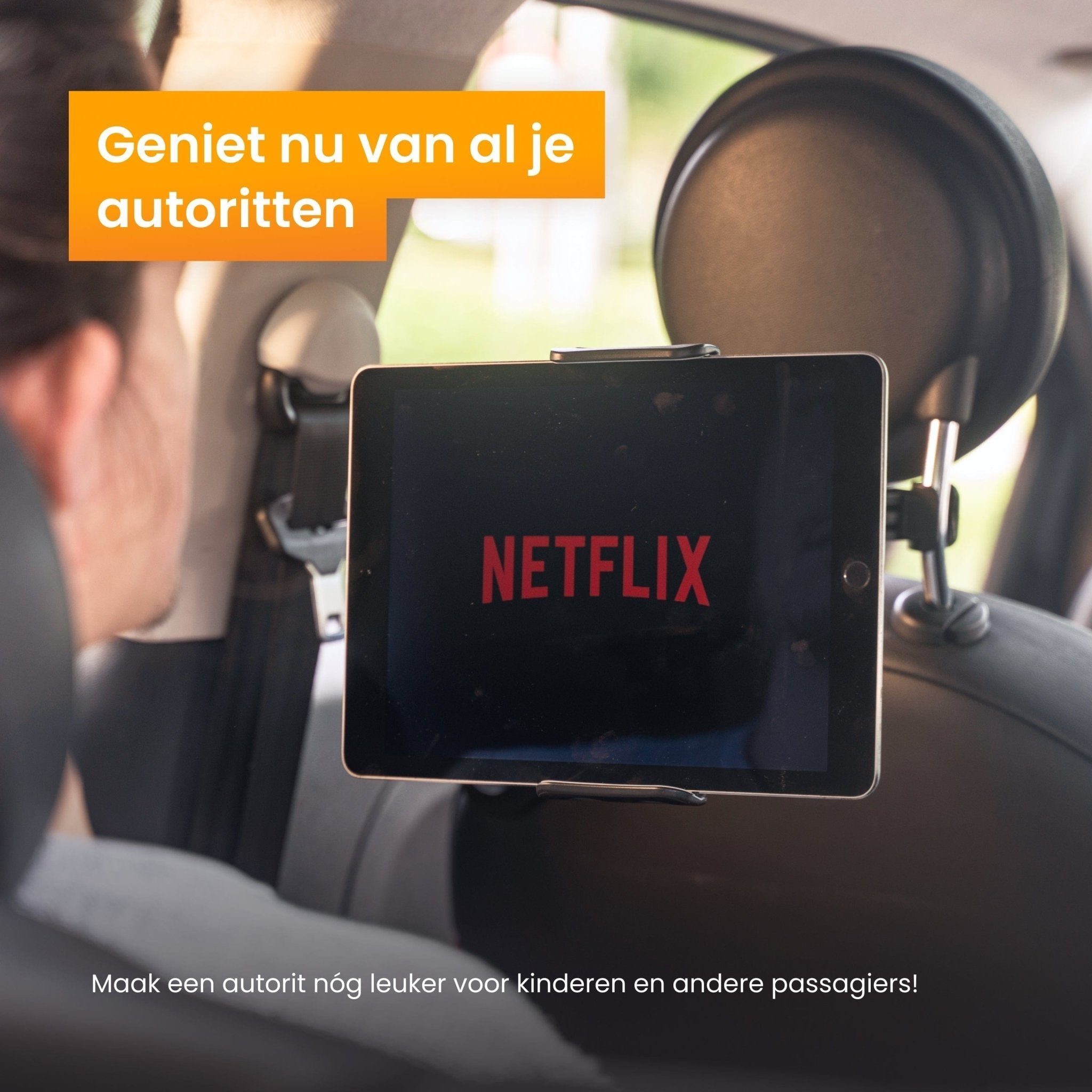 Tablet zeigt Netflix auf Kopfstütze im Auto für Passagiere.