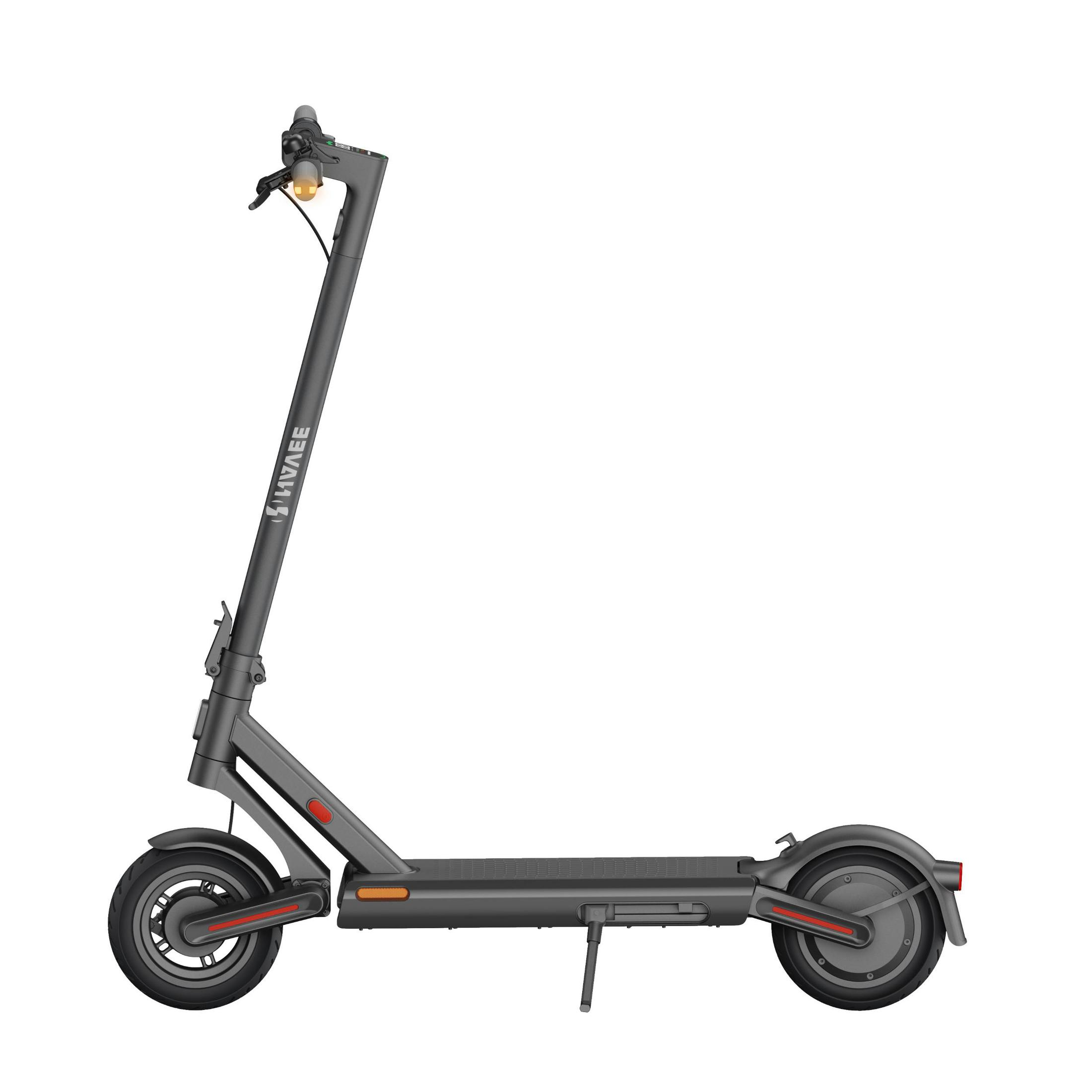 Ein grauer Elektroroller. Er hat einen langen Stiel mit Lenker und eine Fußstütze mit ausgeklapptem Ständer.