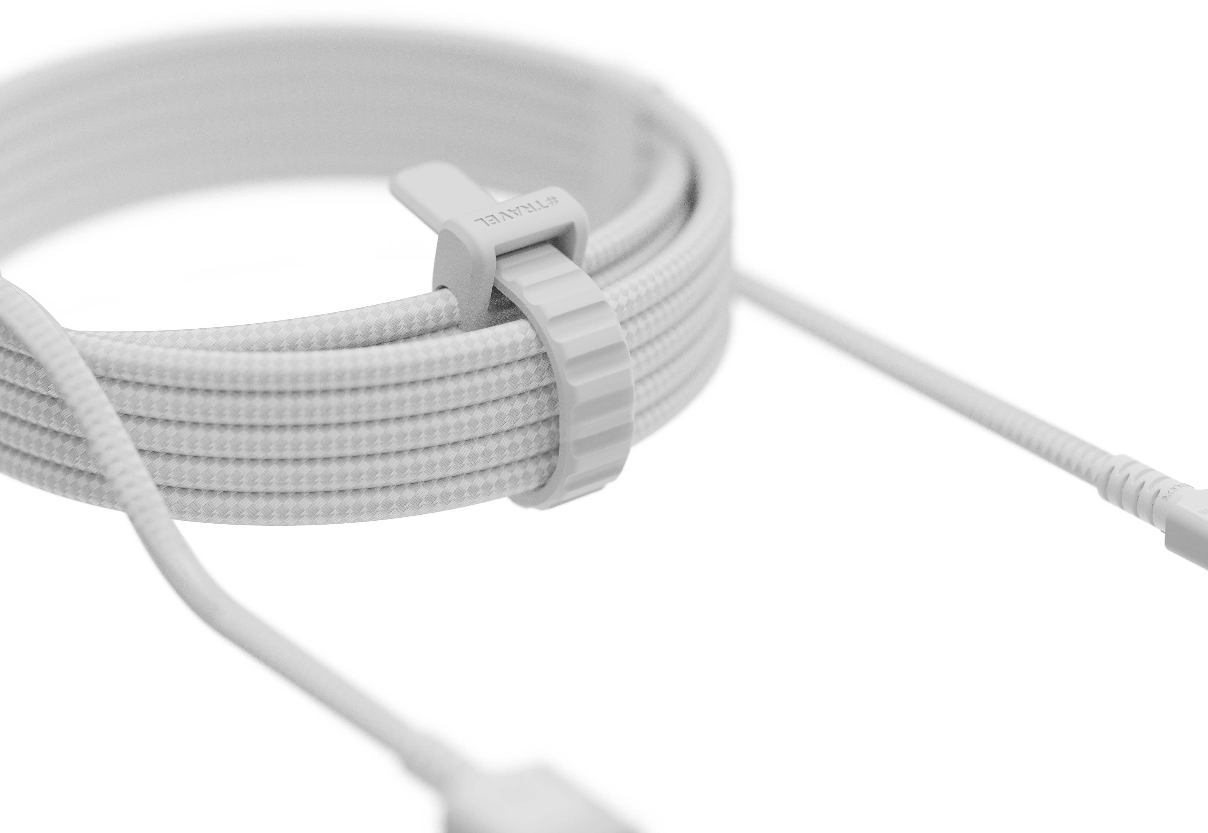 Ein weißes Kabel ist mit einem weißen Riemen aufgerollt.