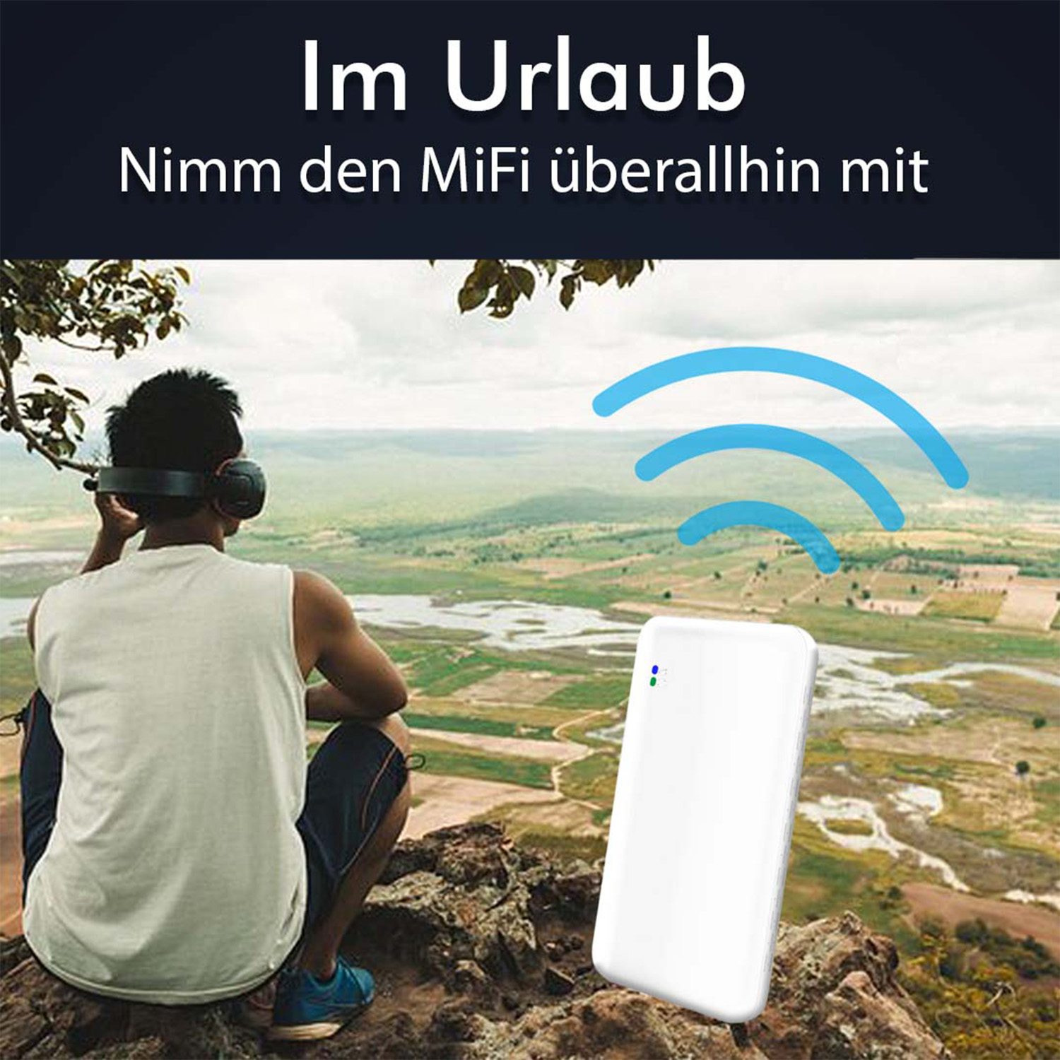 Mann, der Musik auf einem Berg hört und auf das weiße MiFi-Gerät schaut. Text: Im Urlaub.