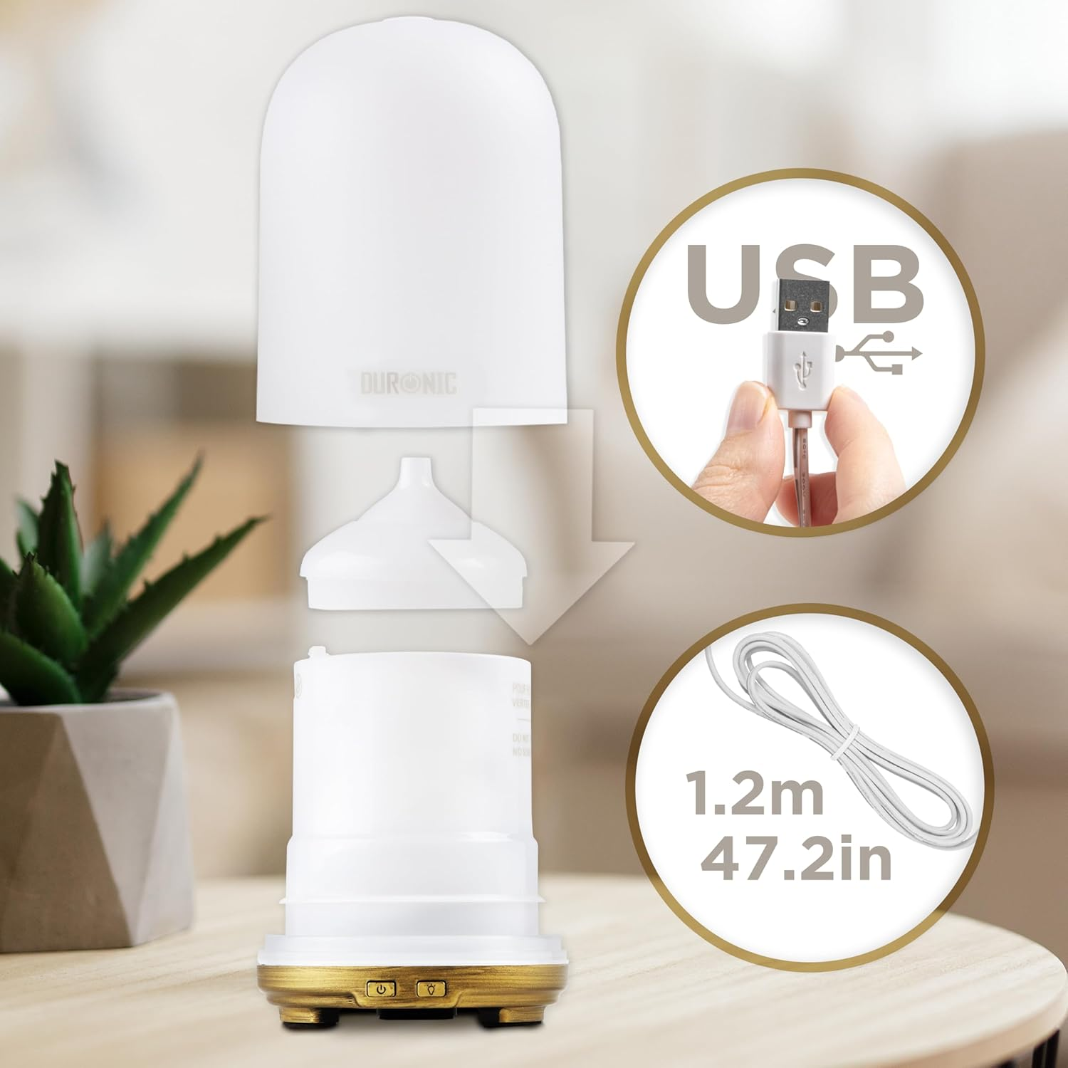 Weißer Aroma-Diffusor mit gezeigten Teilen und einem USB-Kabel. Eine kleine Pflanze im Hintergrund.