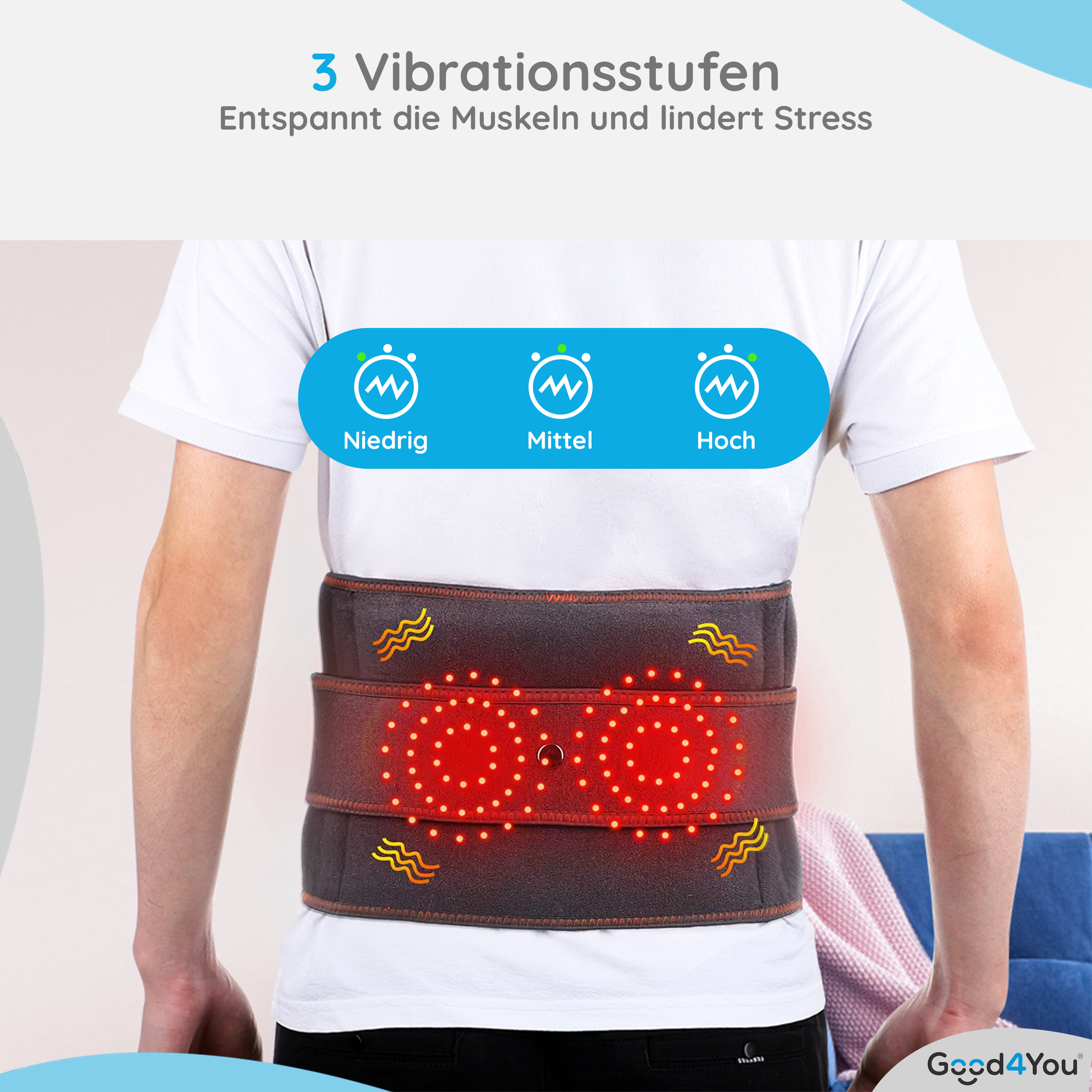 Ein Mann trägt ein Rückenmassagegerät. Das Gerät hat drei Vibrationseinstellungen. Rote Lichter sind sichtbar.