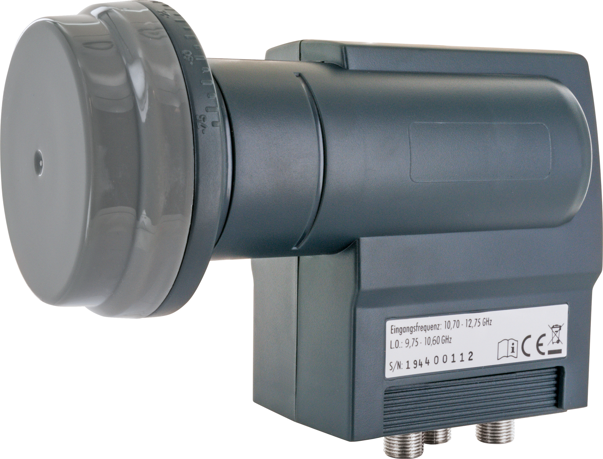 Satelliten-LNB-Empfänger mit Etiketten und Anschlüssen, isoliert auf weißem Hintergrund.