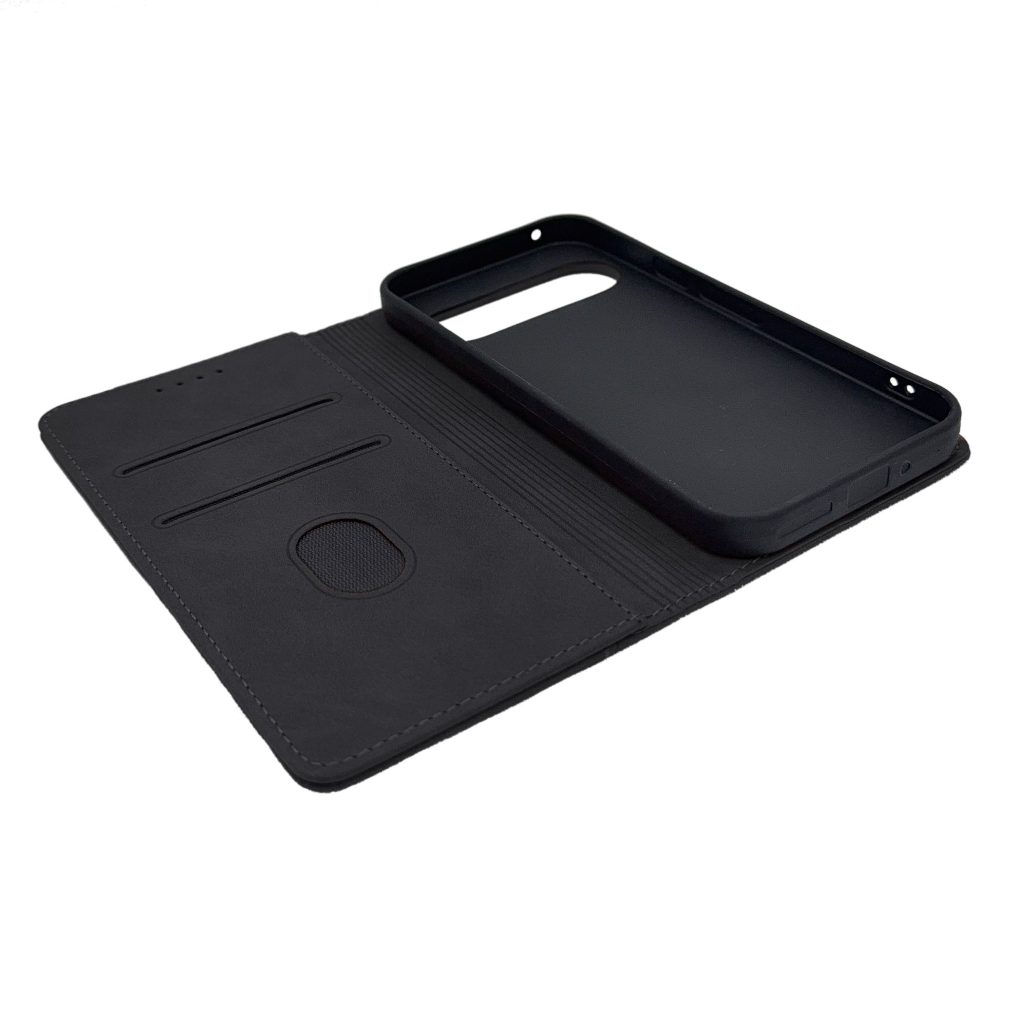Schwarze Handyhülle, offen, mit schwarzem Handy. Die Hülle hat Kartenfächer.
