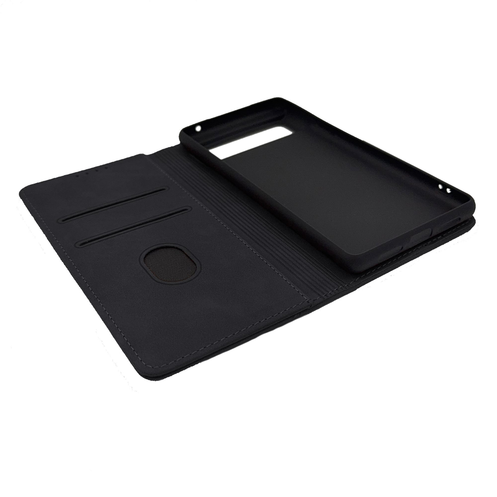 Geöffnete schwarze Leder-Wallet-Hülle mit Kartenfächern und Telefonhalter.