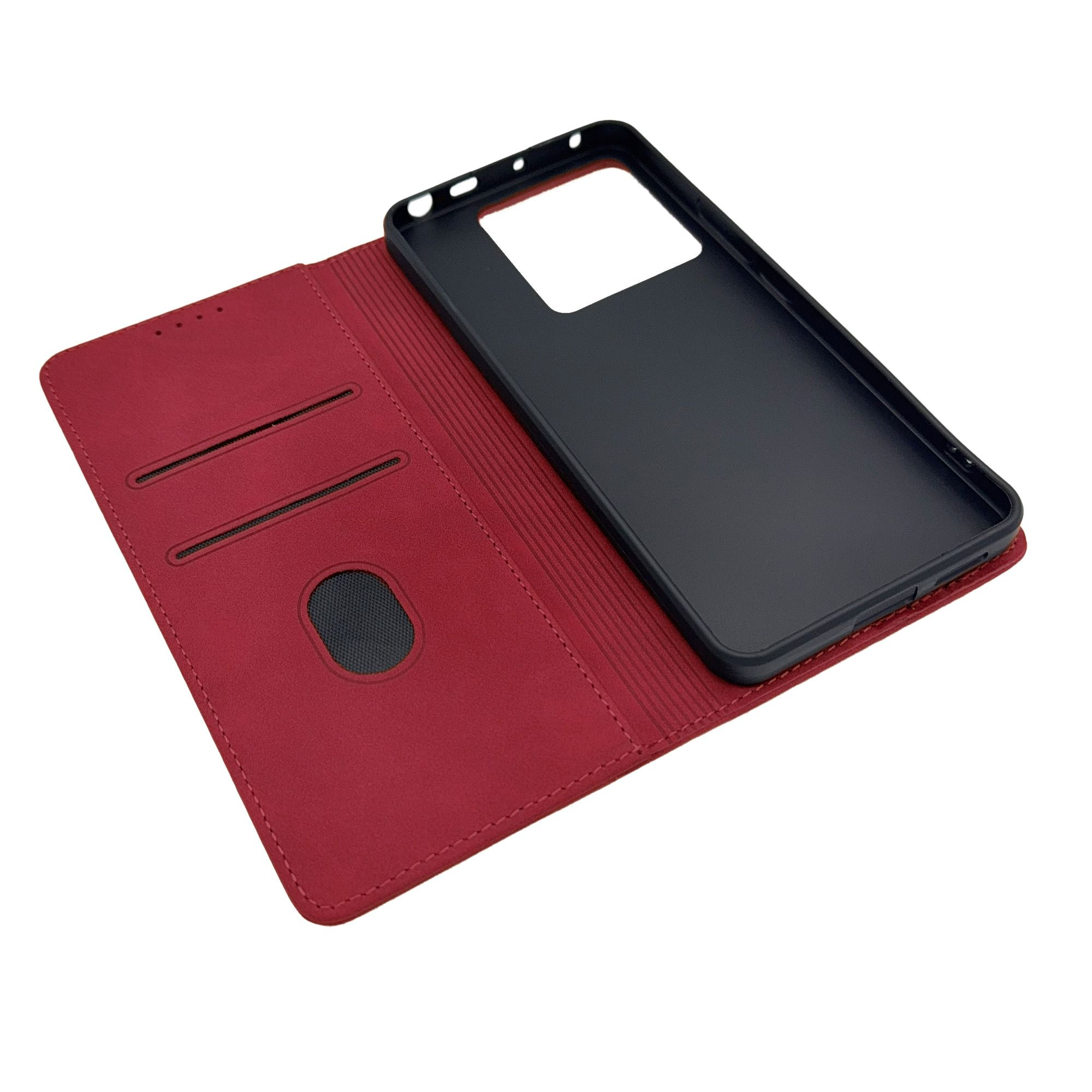Rote Handyhülle offen, roter Innenraum, Kartenfächer und ein Telefon darin. Weißer Hintergrund, Nahaufnahme.