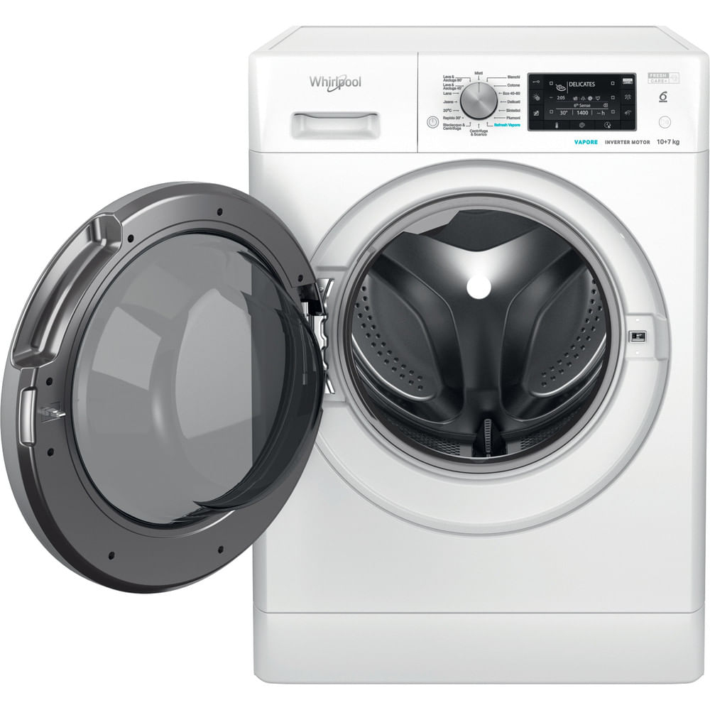 Una lavatrice Whirlpool bianca con sportello grigio aperto. Pannello di controllo in alto.