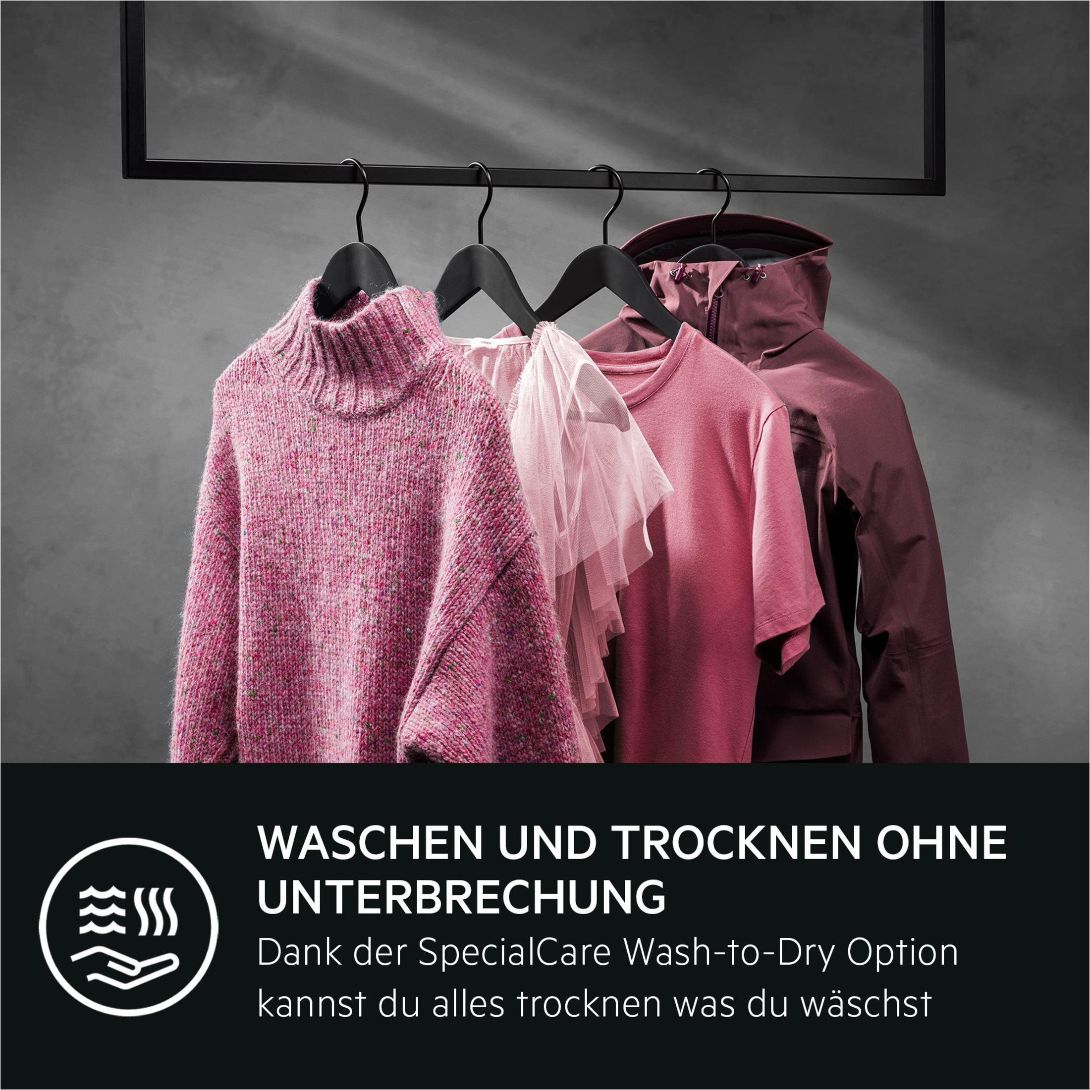 Kleidung auf einem Gestell mit Wasch- und Trockentext. Pinke Kleidung steht im Fokus.