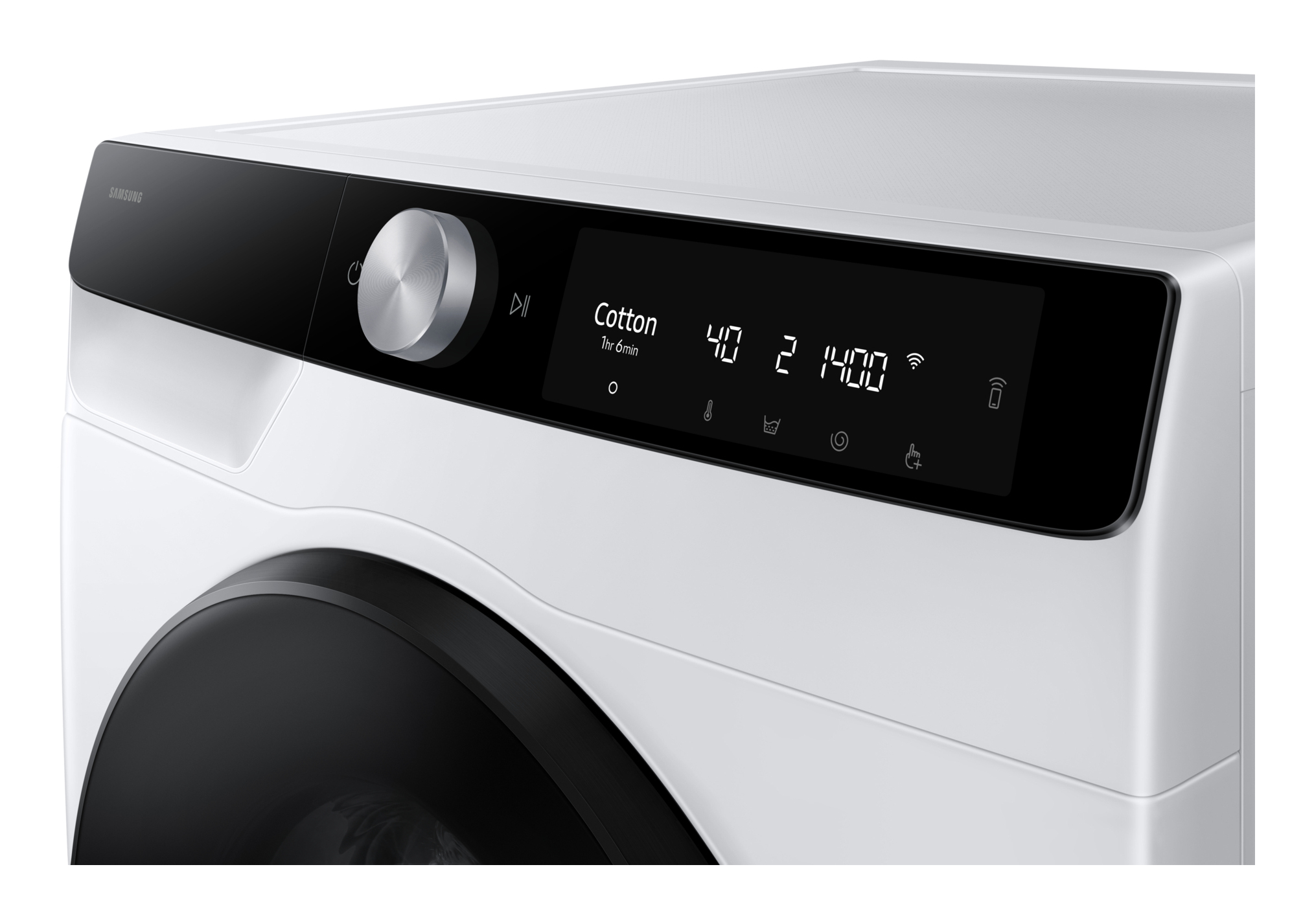 Witte wasmachine bedieningspaneel. Digitaal display met programma-instellingen en draaiknop.