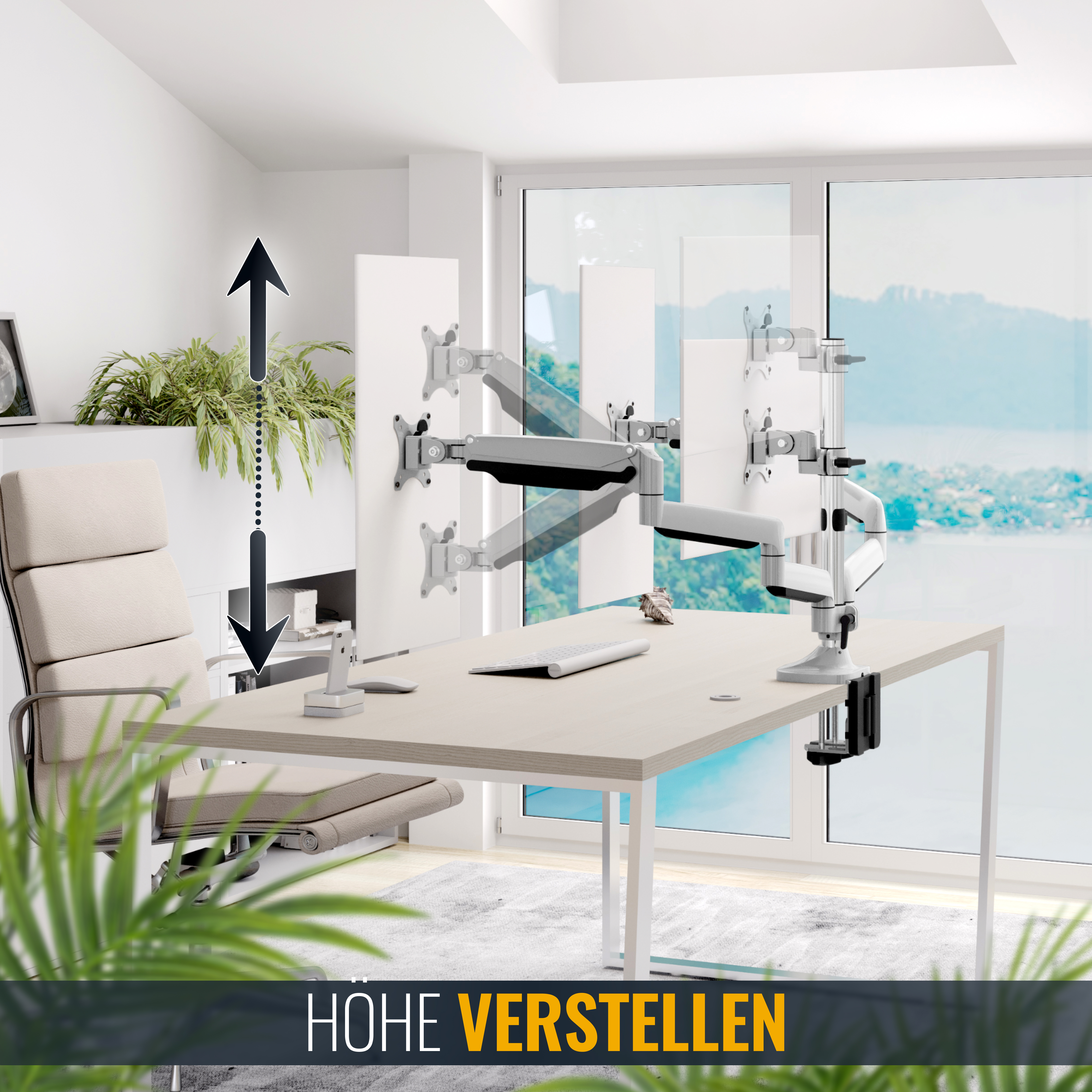 Bürotisch mit verstellbaren Monitorarmen. Schwarze Pfeile zeigen die Höhenverstellung. Hintergrund mit Fenster und Pflanzen.