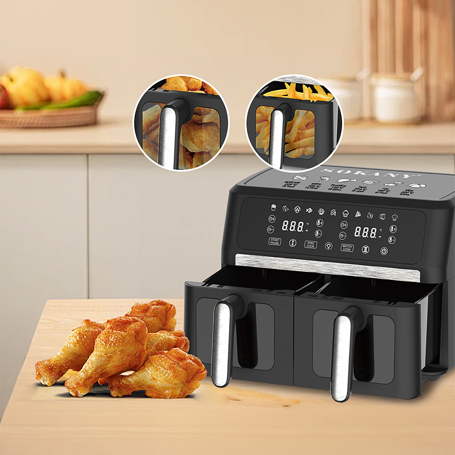 Una friggitrice ad aria nera con cosce di pollo cotte e patatine fritte davanti.