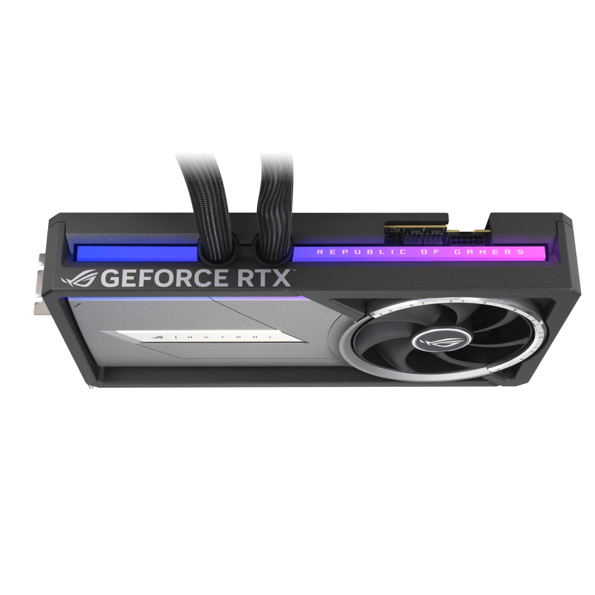 Karta graficzna z wentylatorem. Karta ma tekst 'GEFORCE RTX' i 'Republic of Gamers'.