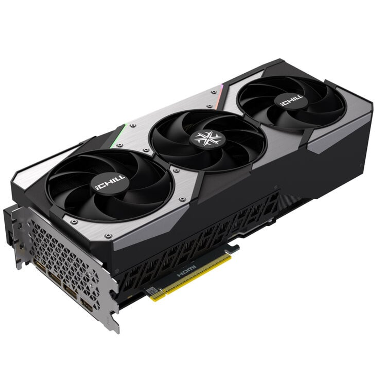 Karta graficzna z trzema wentylatorami, logo iChill oraz srebrno-czarnym designem.