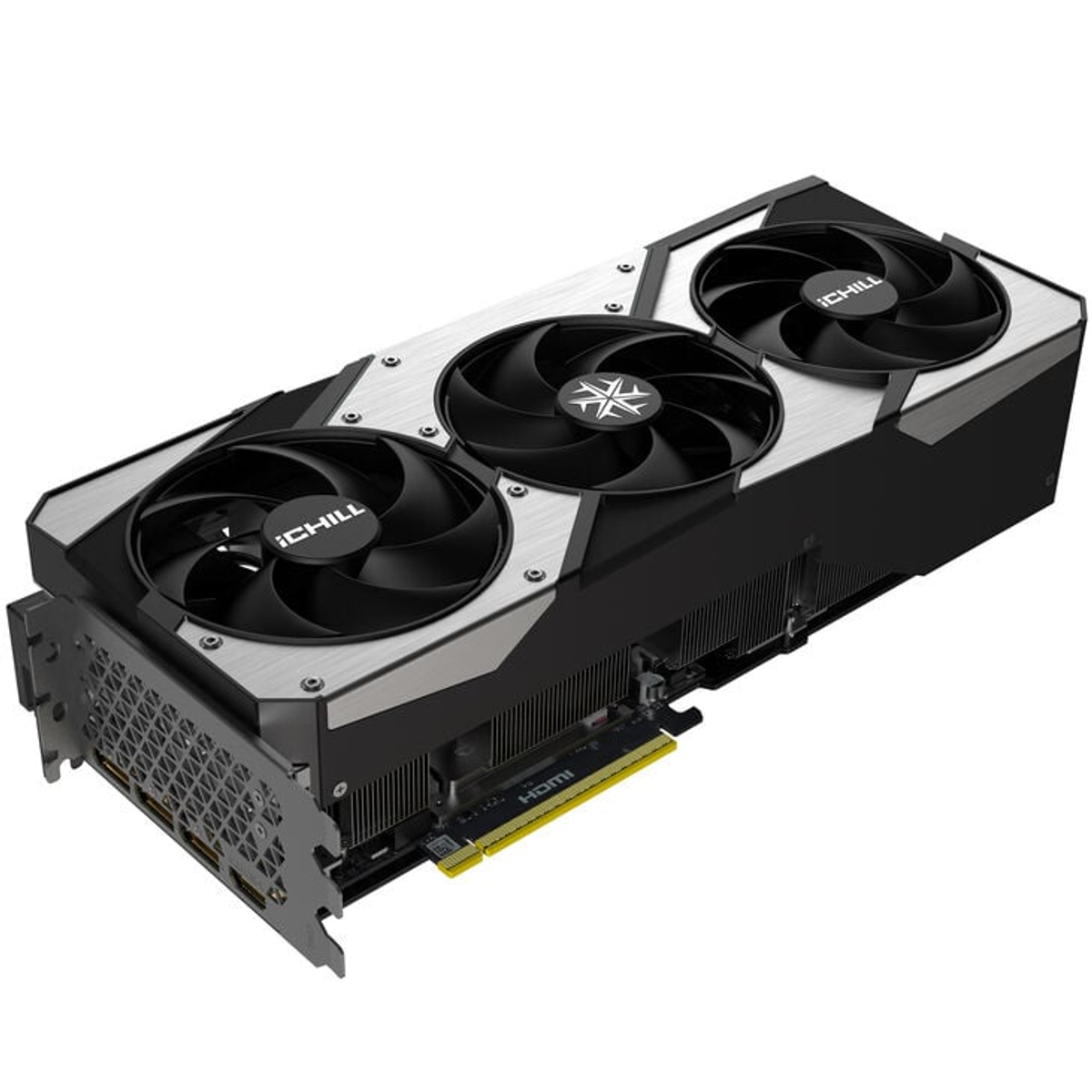 Zbliżenie czarnej i srebrnej karty graficznej z trzema wentylatorami.