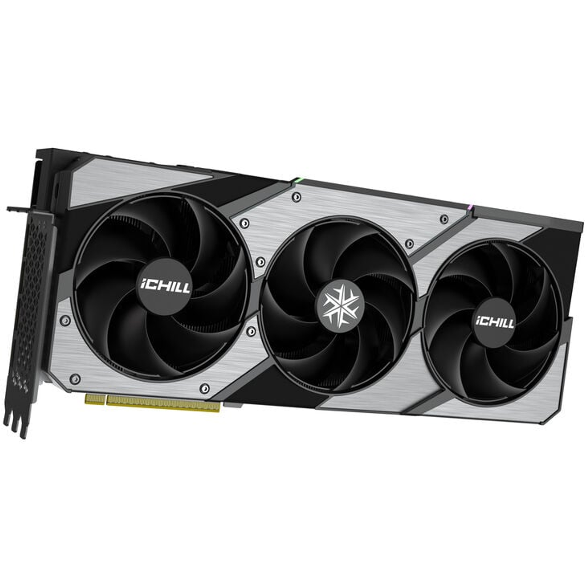 Czarna i srebrna karta graficzna z trzema wentylatorami. Nazwa marki to iChill.
