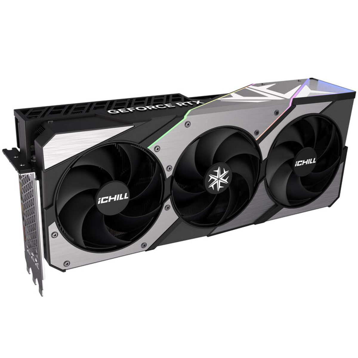 Karta graficzna z trzema wentylatorami, srebrnymi i czarnymi akcentami oraz logo iChill.