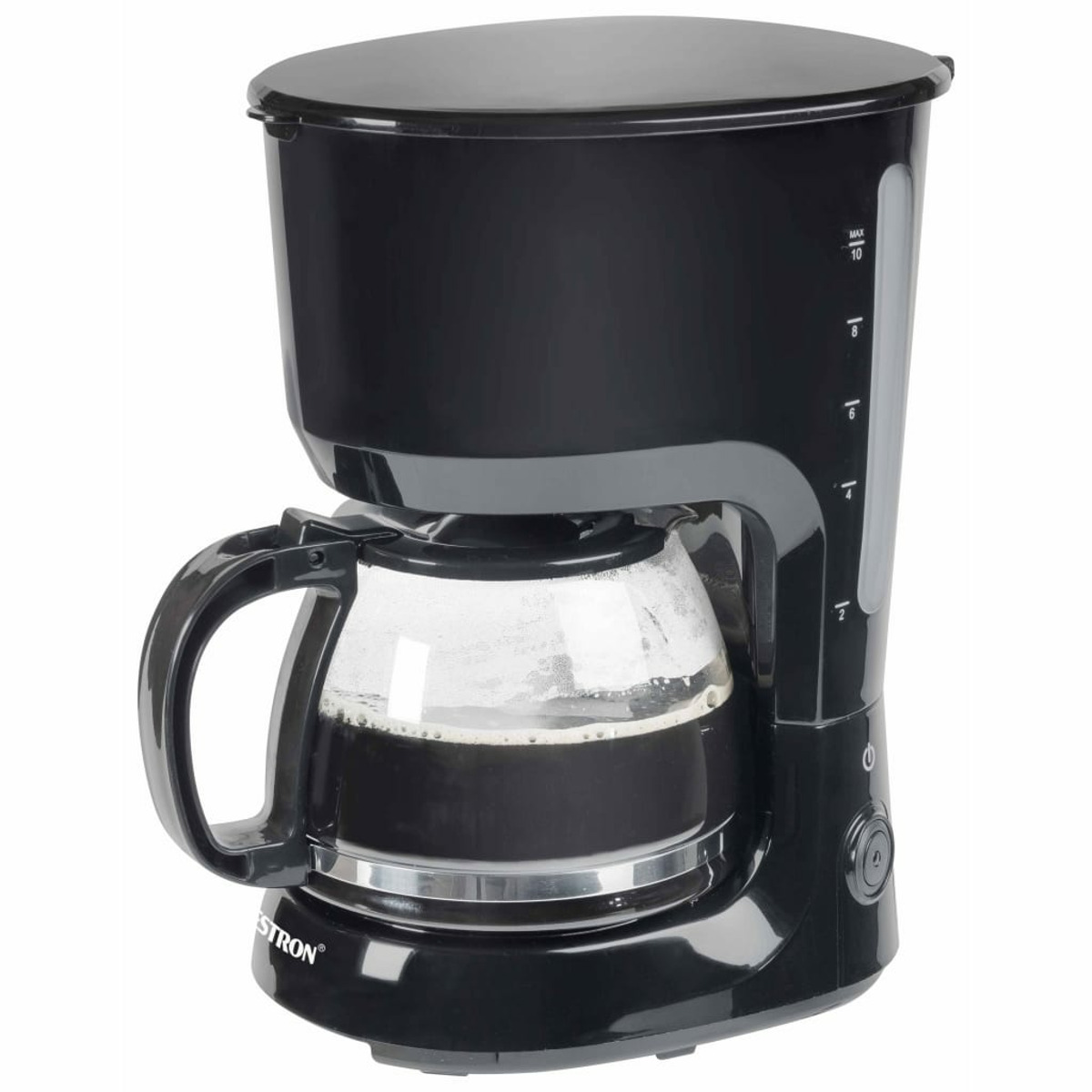 Una caffettiera nera con una caraffa in vetro piena di caffè scuro, su sfondo bianco.
