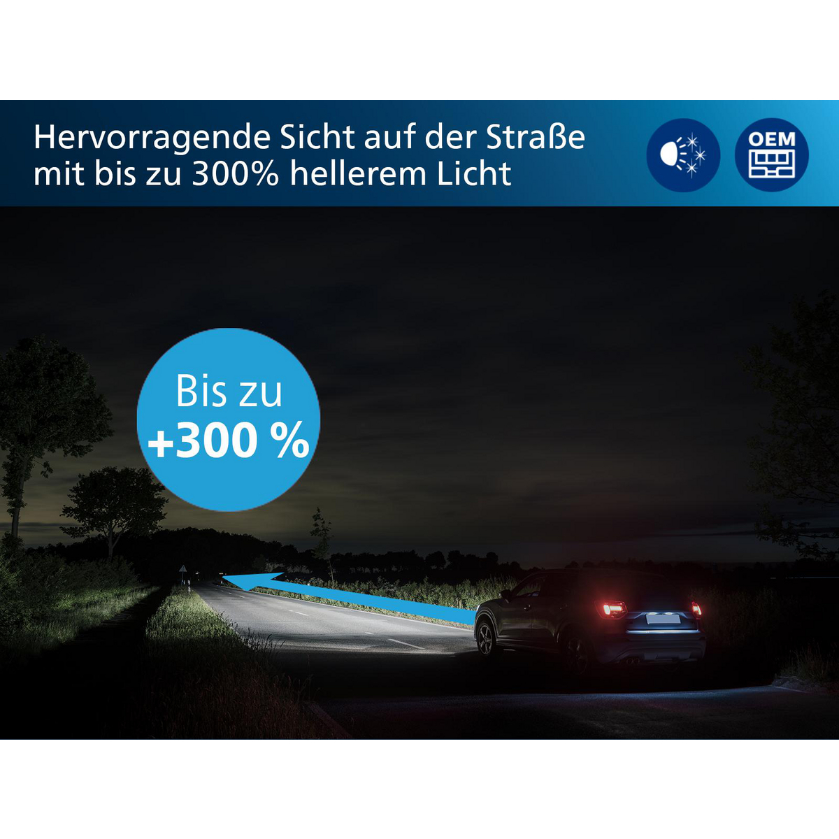 Ein Auto fährt nachts auf einer Straße, mit Text, der mehr Licht anzeigt.