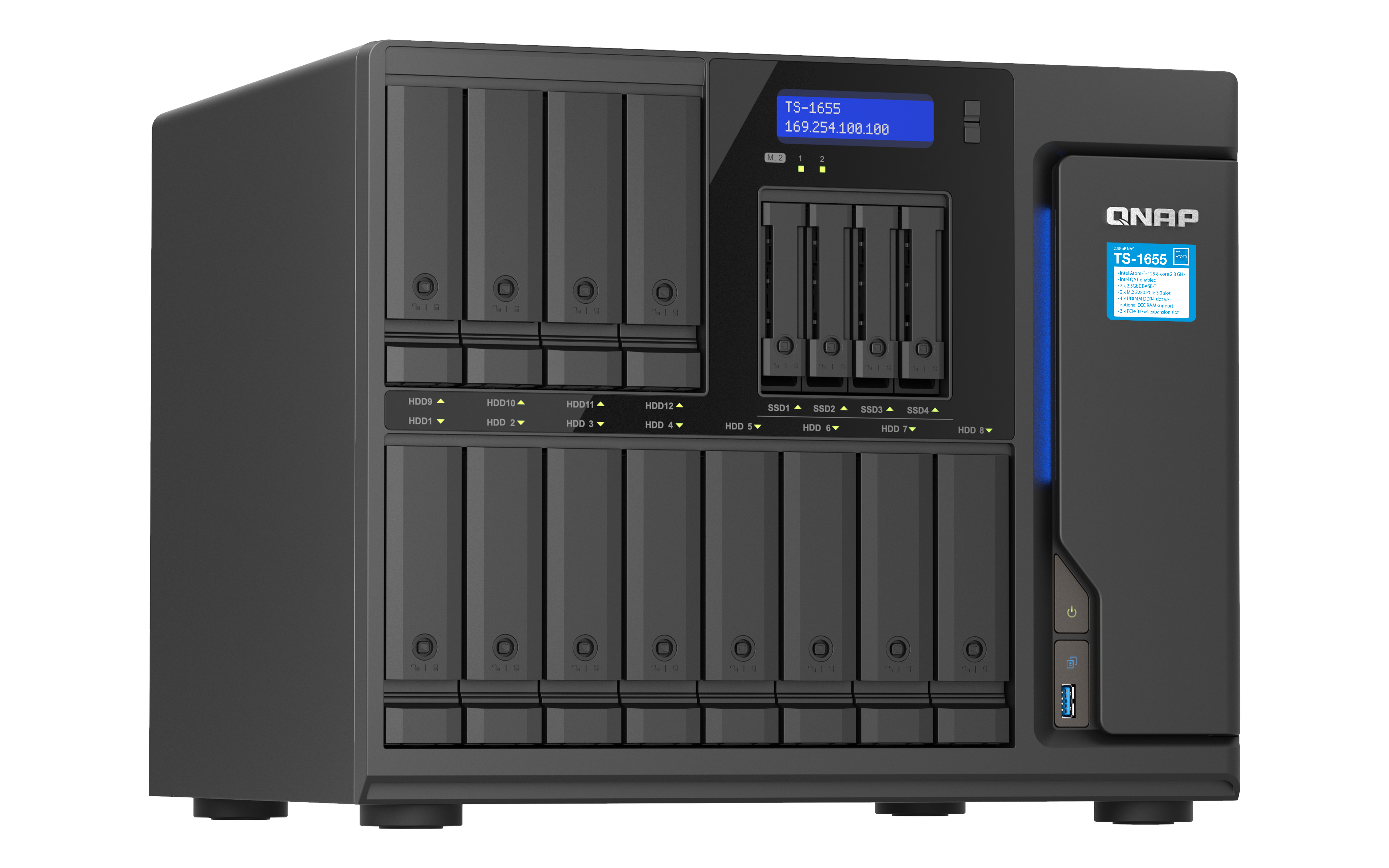 Un dispositivo NAS nero con più vani, un display e un logo QNAP.