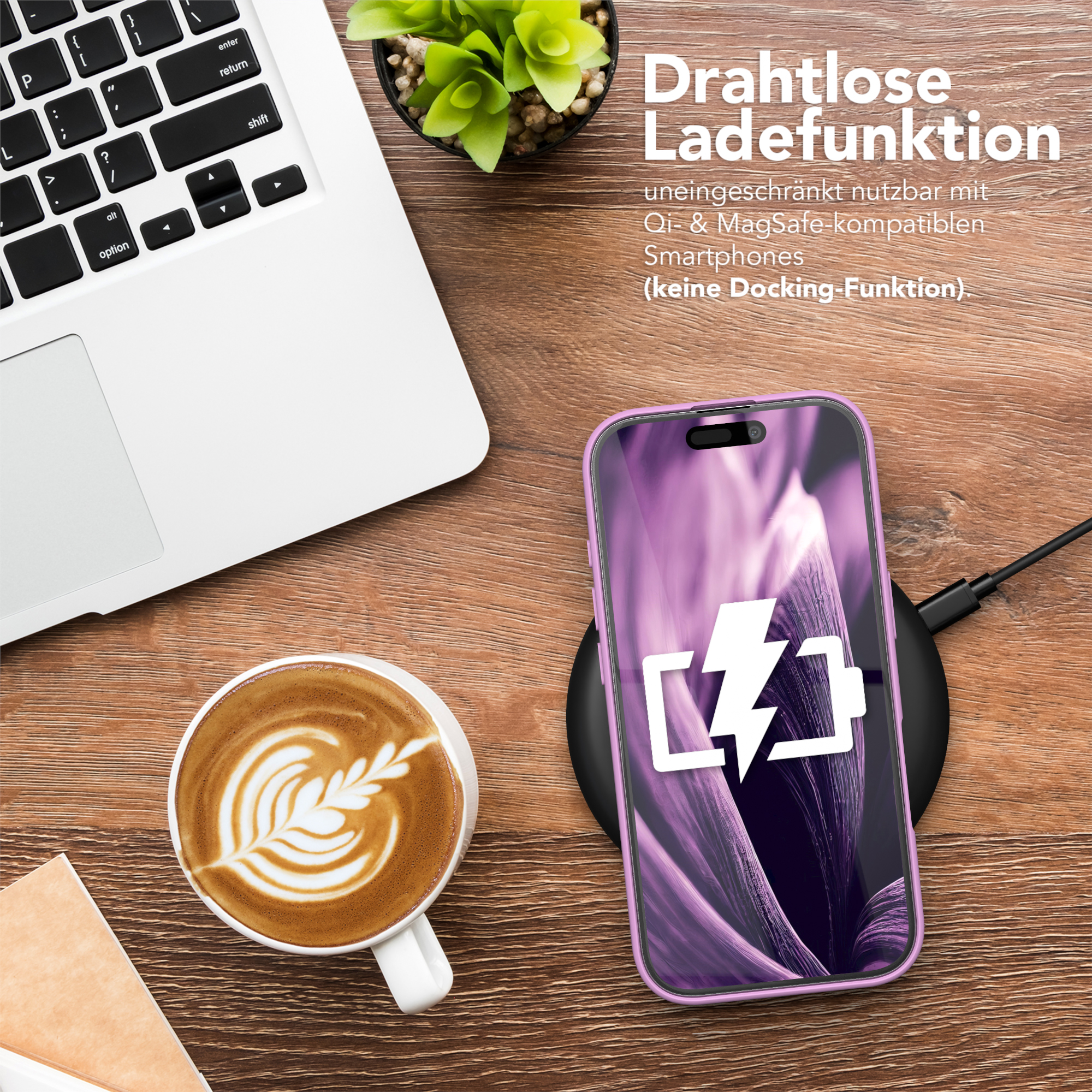 Telefon lädt drahtlos auf Ladegerät, mit Laptop und Kaffee.