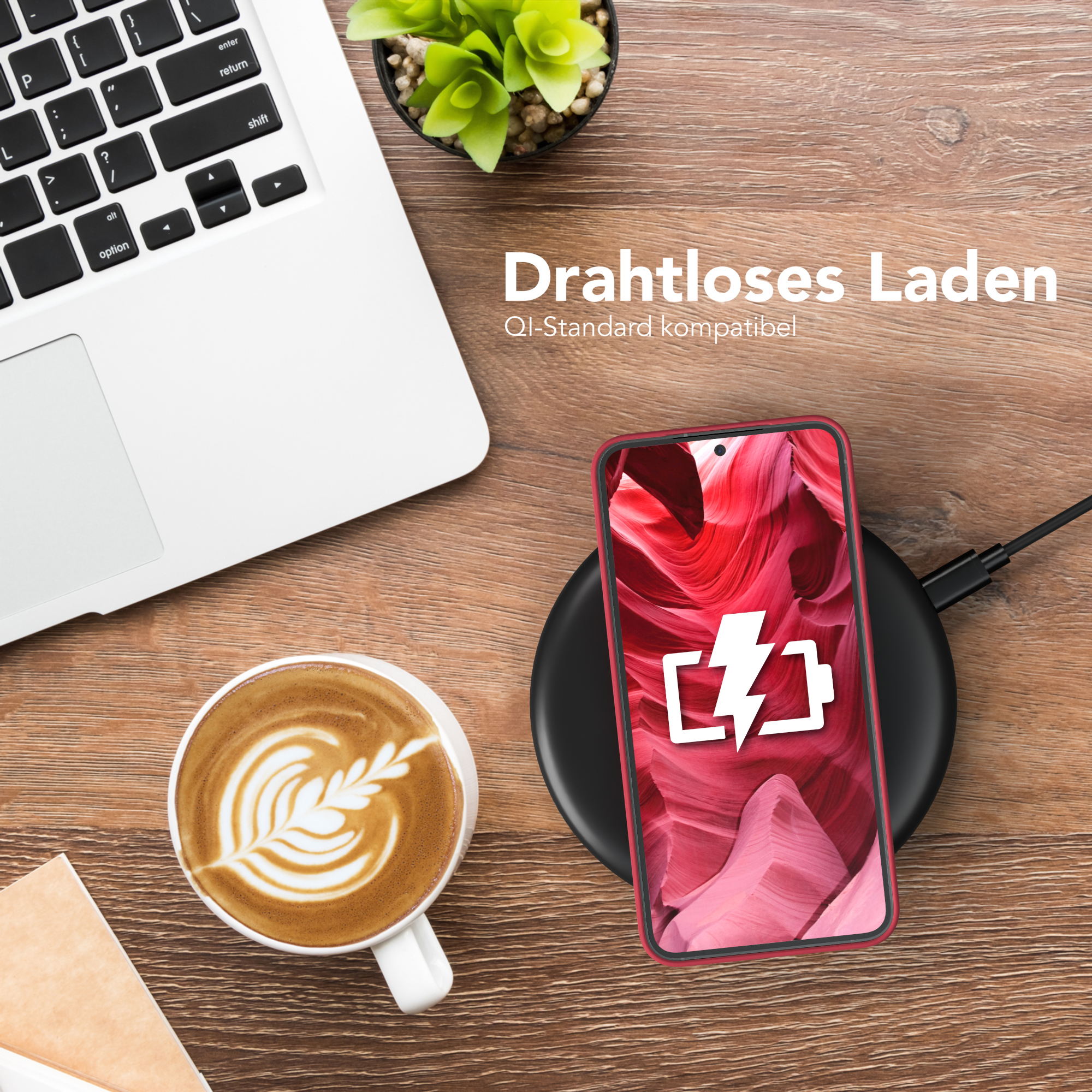 Telefon auf kabellosem Ladegerät. Das Telefon zeigt einen Blitz auf dem Bildschirm.