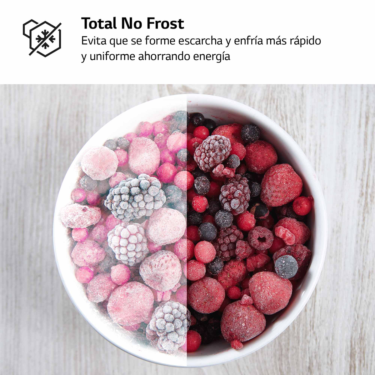 Miska mrożonych jagód. Połowa oszroniona. Tekst o 'Total No Frost'. Białe drewniane tło.