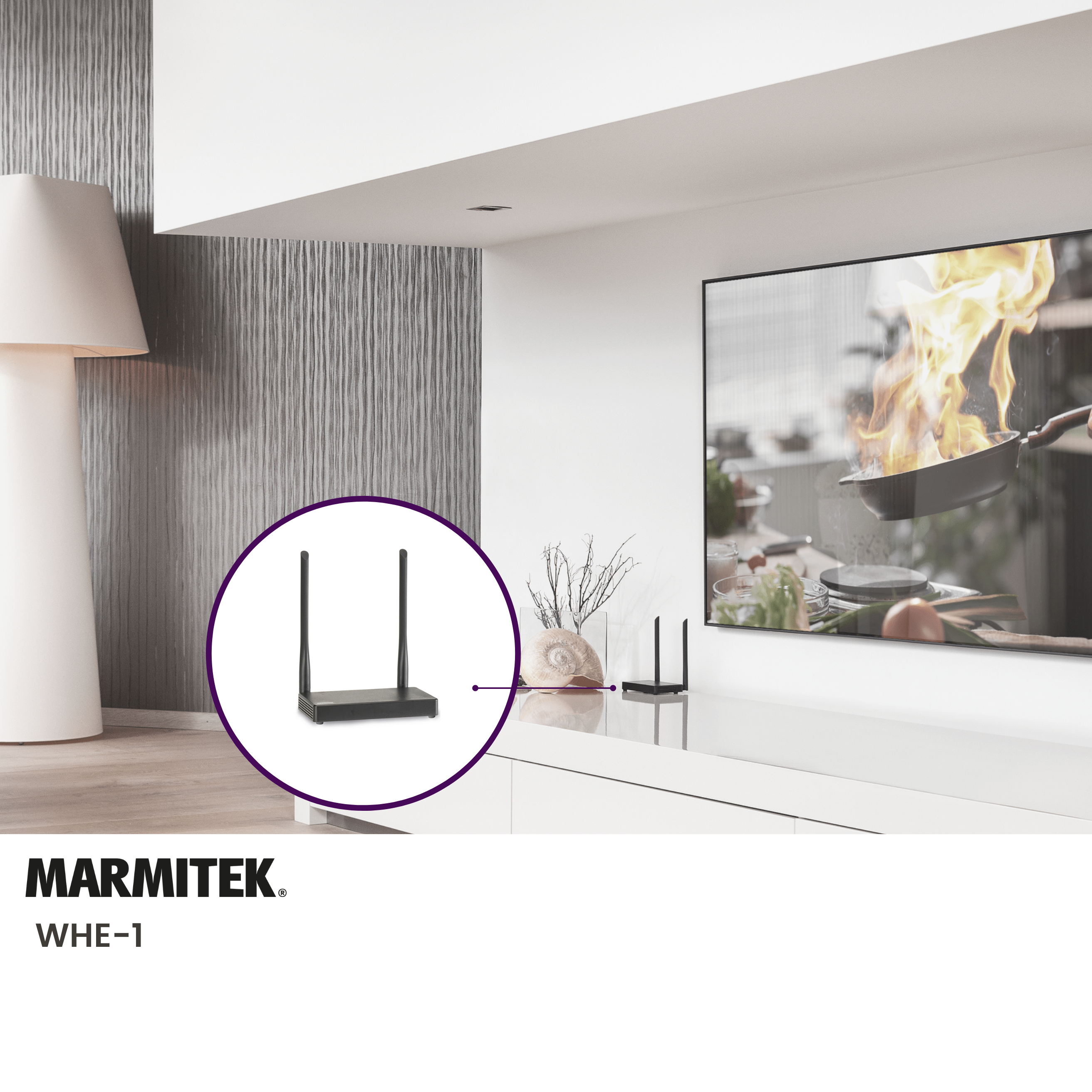 Weiße Wand mit TV-Flammen. Zwei Antennen und Router im Kreis. Marke: Marmitek.