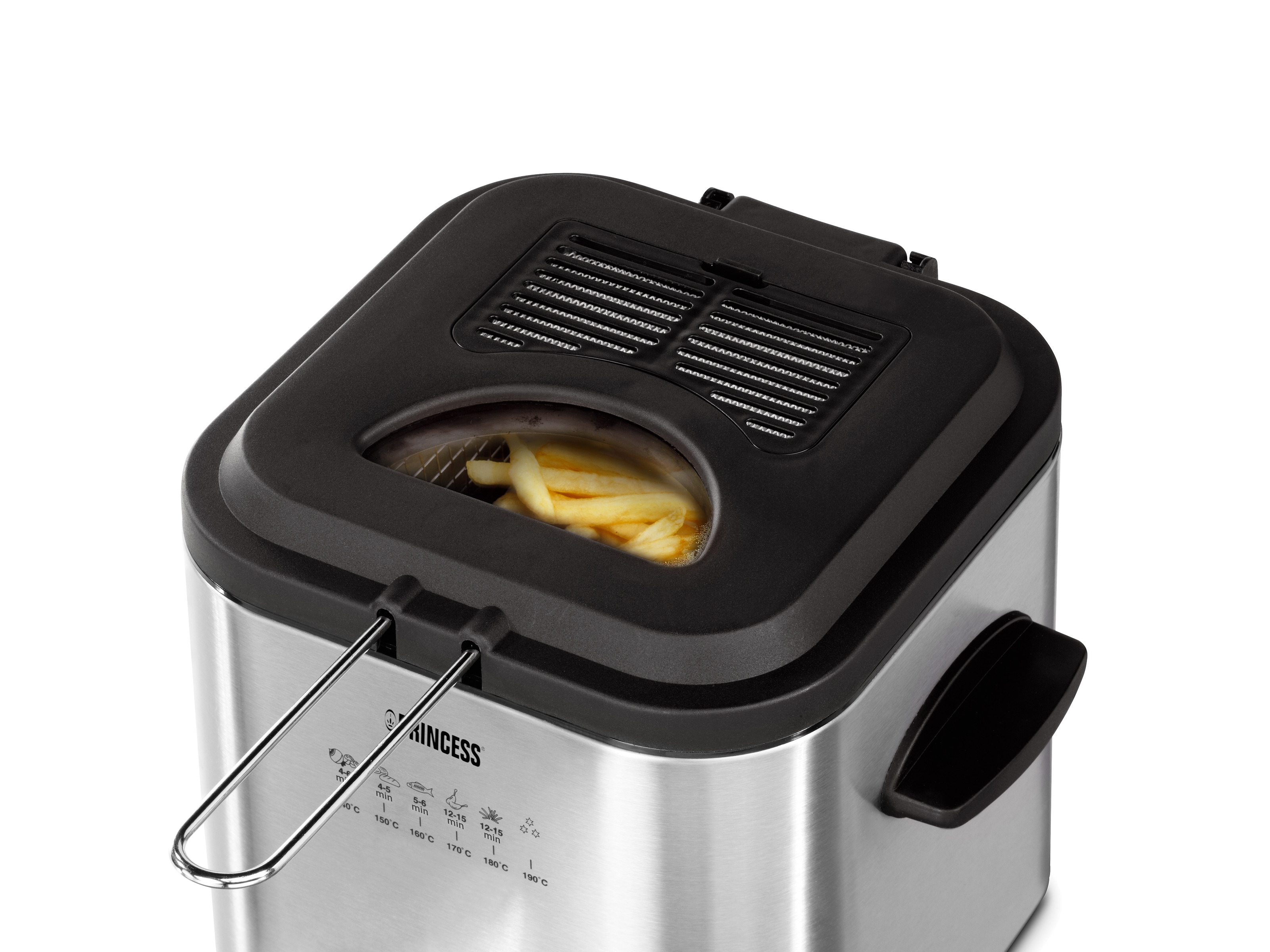 Zbliżenie na frytkownicę ze stali nierdzewnej z czarną pokrywą, pokazujące frytki w środku.