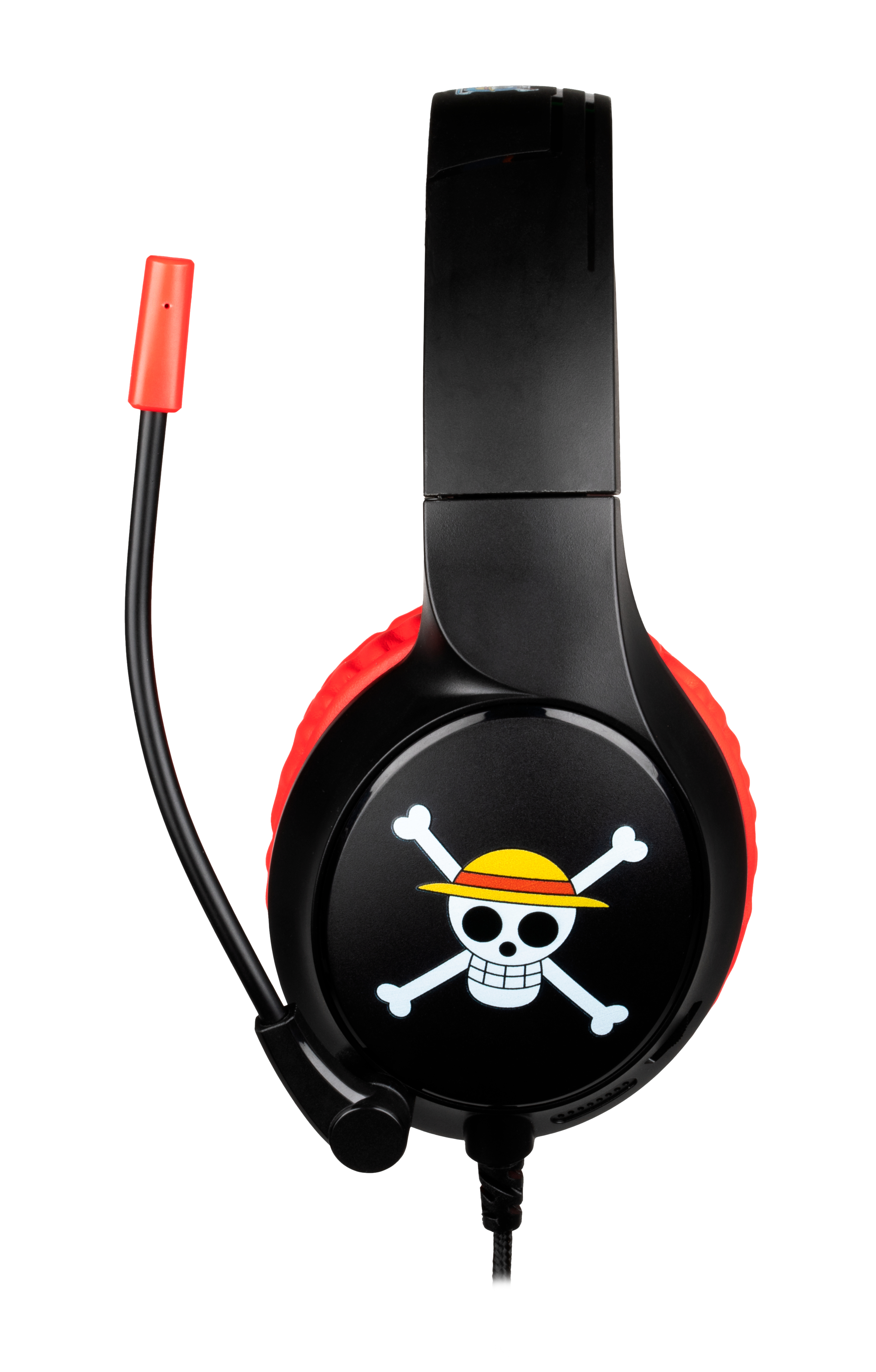 Casque de jeu noir et rouge. Logo tête de mort. Micro rouge. Fond blanc.