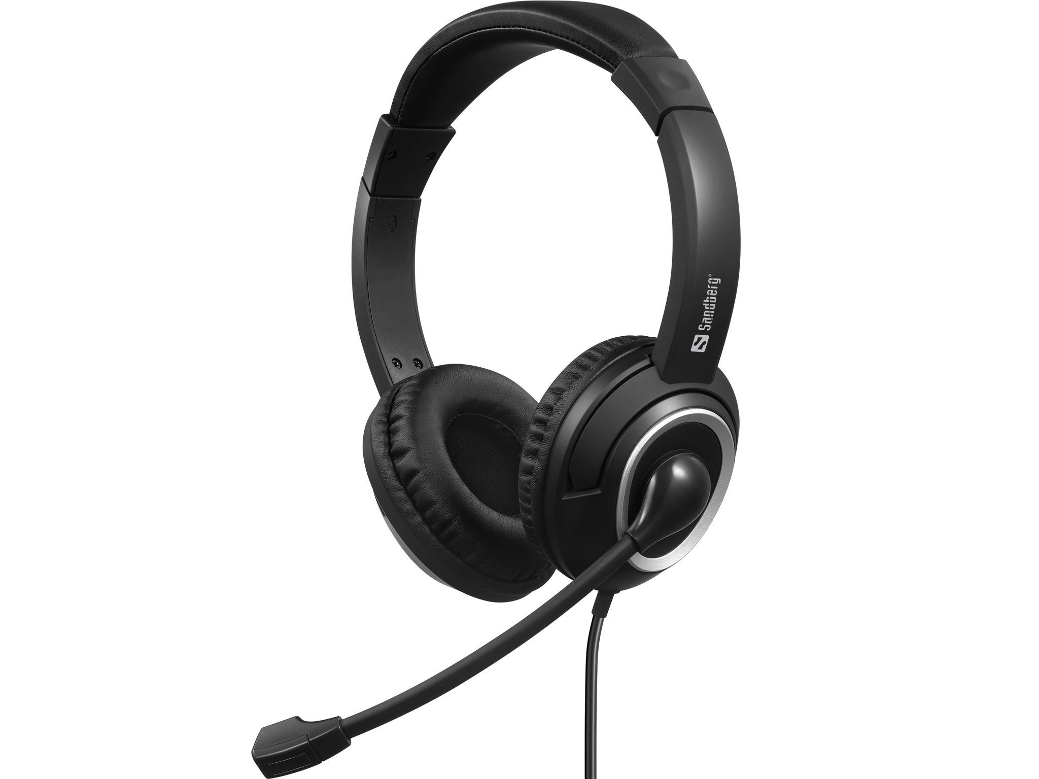 Casque Sandberg noir avec un microphone, sur fond blanc. Le casque est circum-auriculaire.
