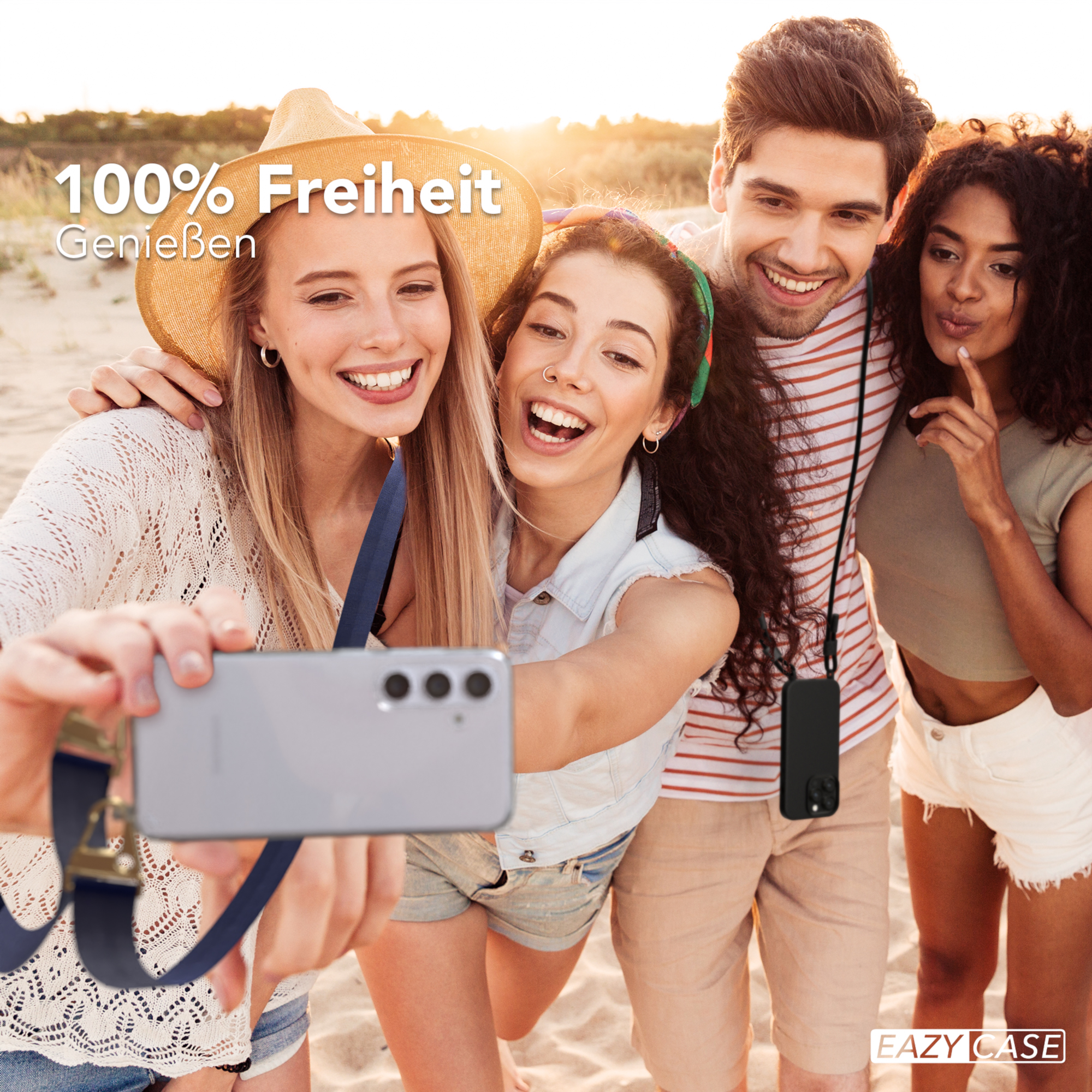 Vier Personen machen Selfie am Strand. Text: 100% Freiheit. Handyhülle mit Gurt sichtbar.