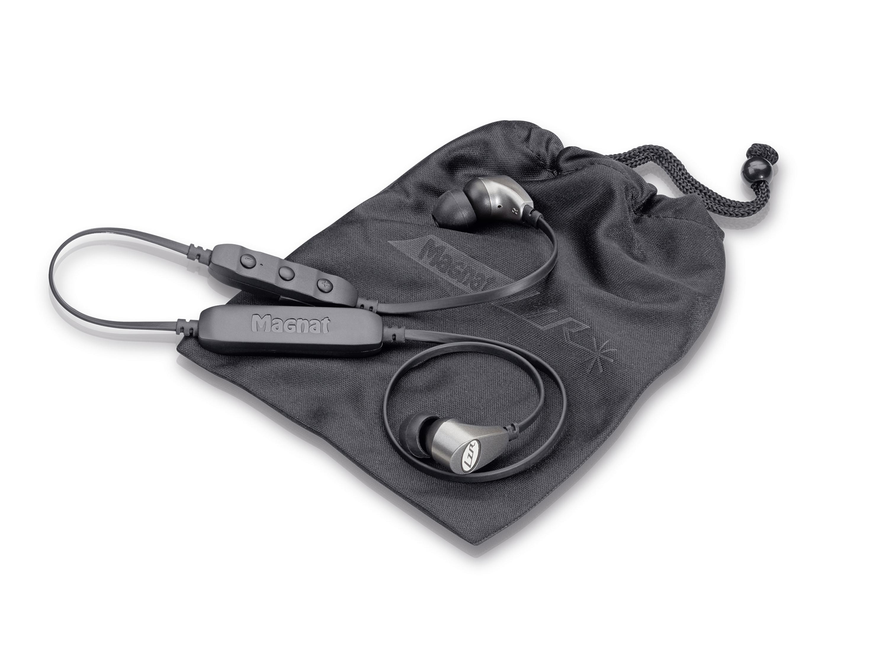 Wireless earphones with a control unit and a Magnat-branded pouch on white.