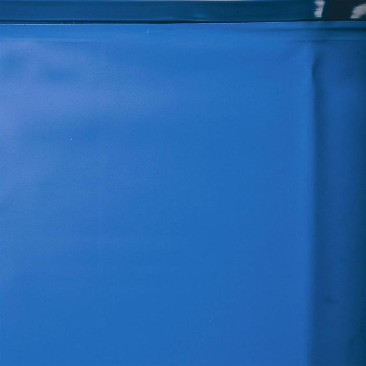 Einfarbiger blauer Hintergrund.