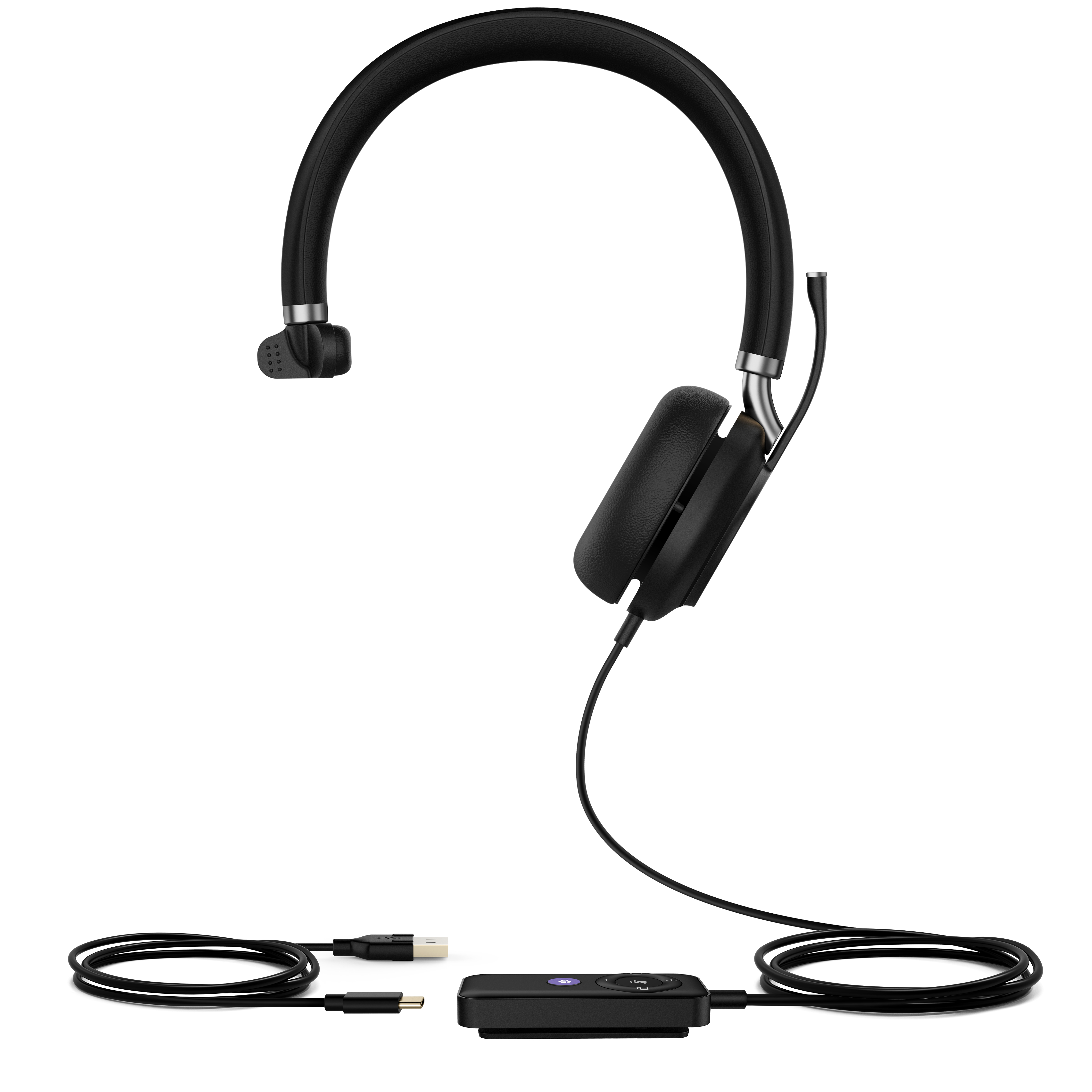 Cuffie nere con adattatore USB. Sfondo bianco. Le cuffie sono a destra.