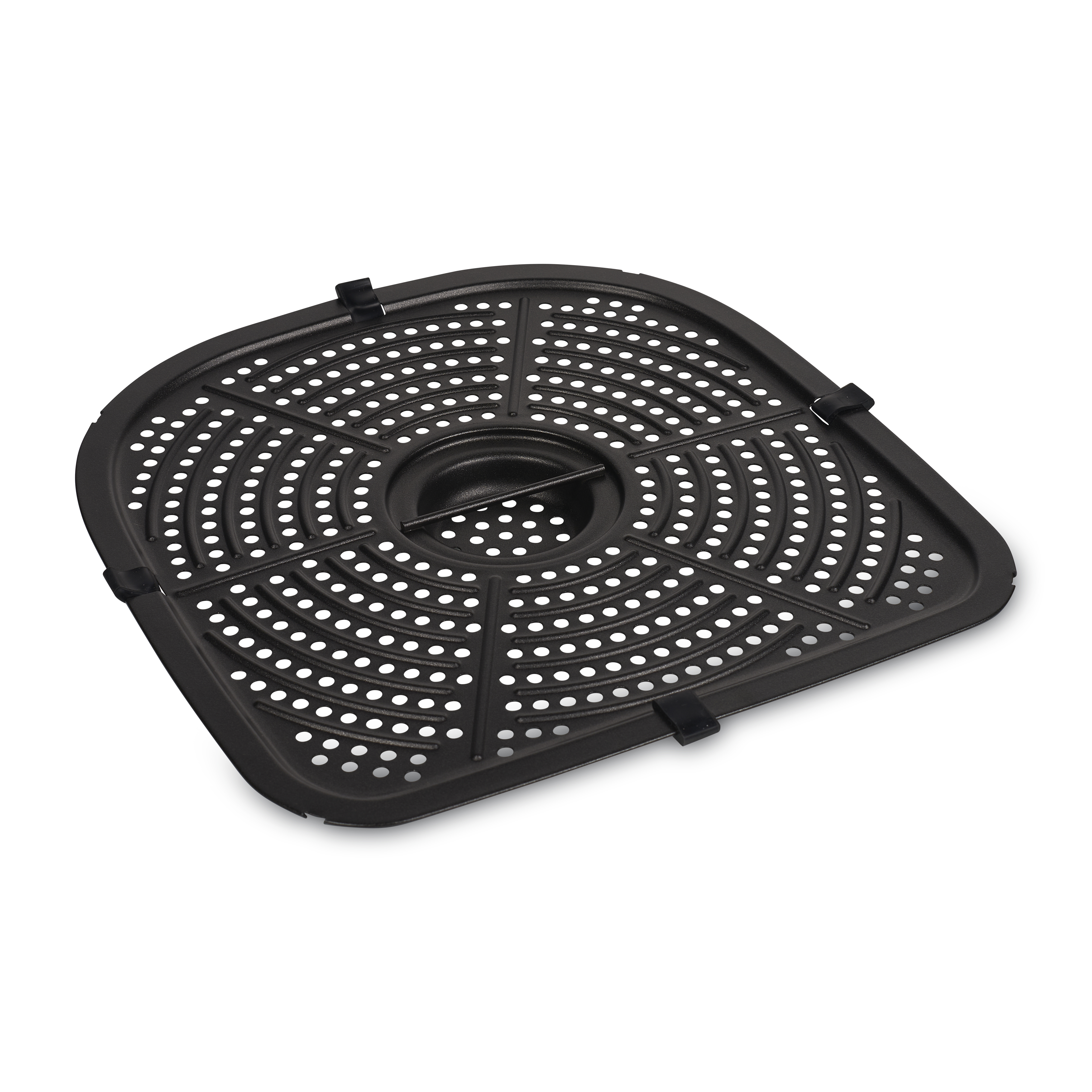 Schwarzes Airfryer-Tablett mit Löchern. Weißer Hintergrund.