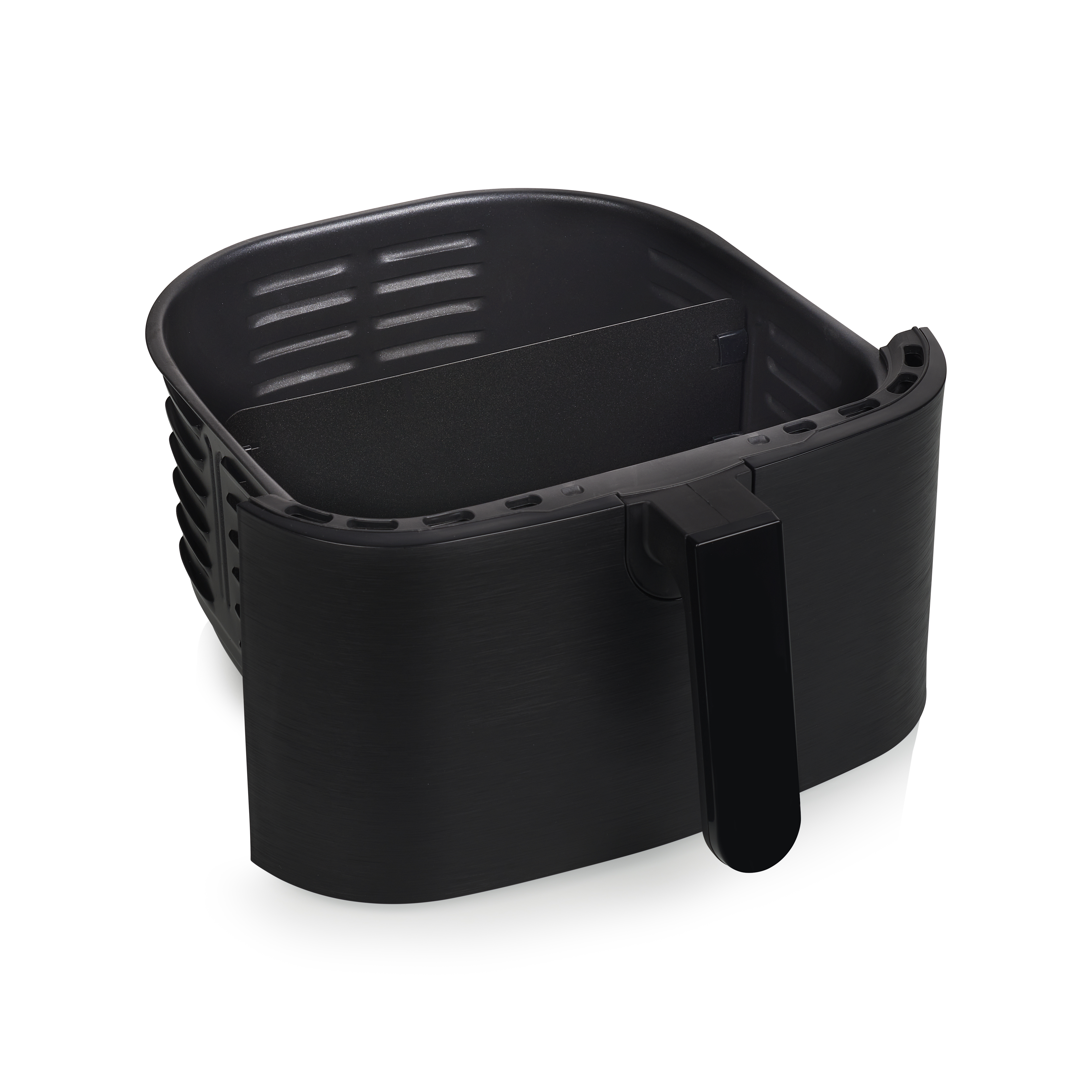 Schwarzer Airfryer-Korb auf weißem Grund. Griff sichtbar, mit Trennwand im Inneren.