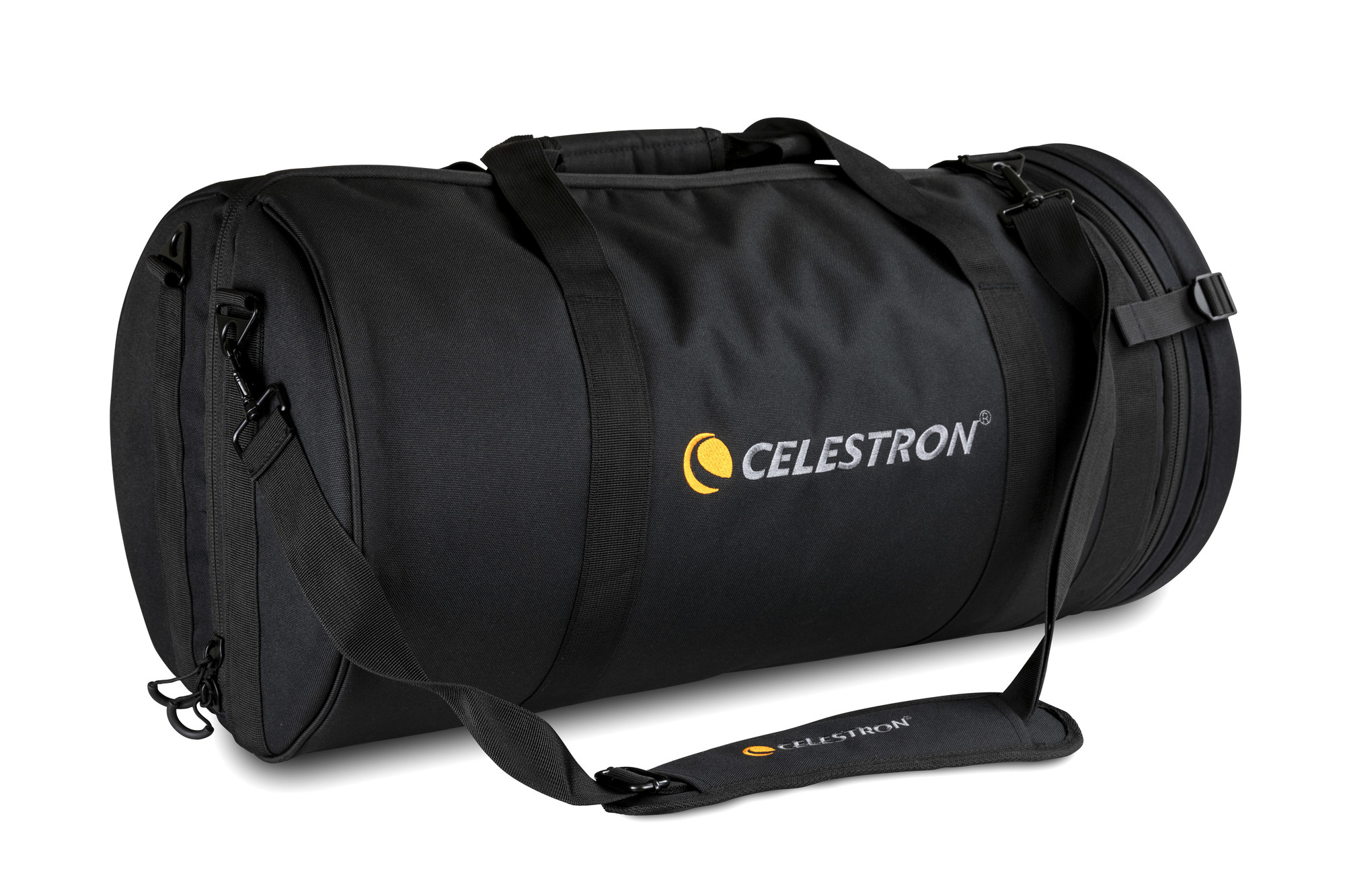 Schwarze Reisetasche mit Celestron-Logo. Sie hat einen Schultergurt und zwei Griffe. Weißer Hintergrund.