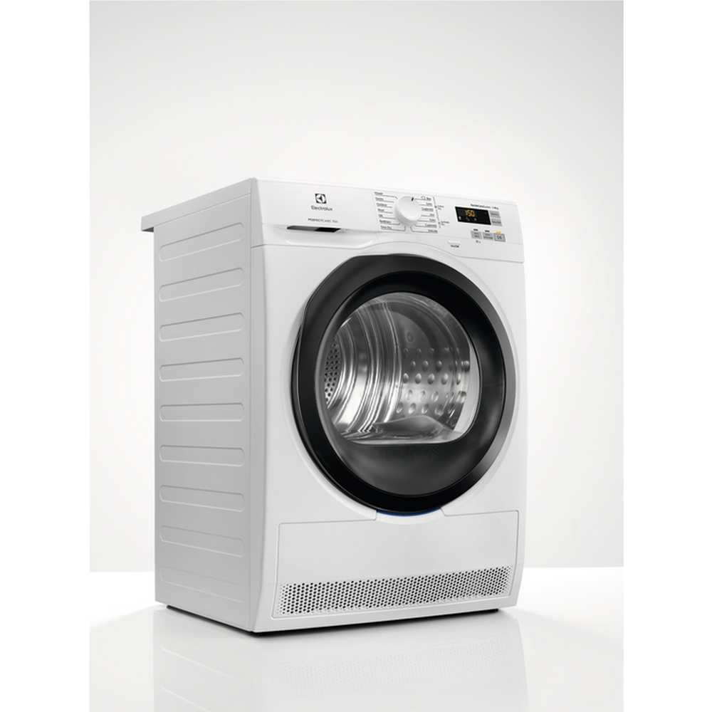 Un'asciugatrice Electrolux bianca, vista angolata, con pannello di controllo e porta. Su sfondo bianco.