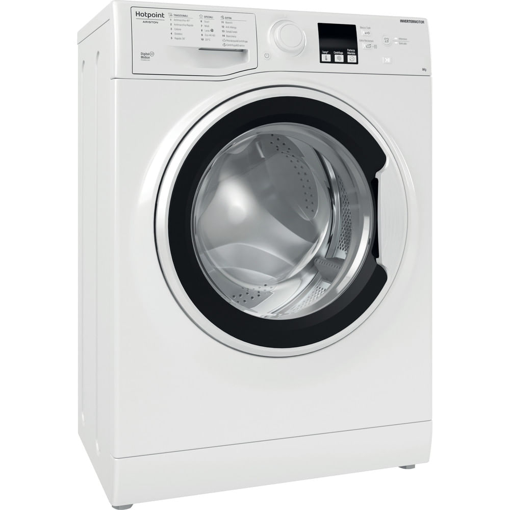 Lavatrice Hotpoint bianca. Porta e pannello comandi neri, su sfondo bianco.