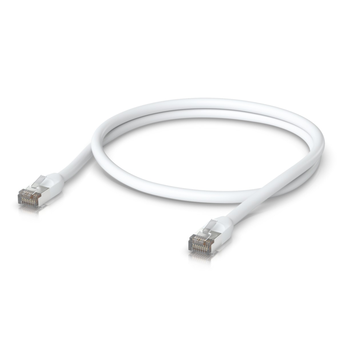 Un cavo Ethernet bianco con connettori RJ45 ad ogni estremità, su una superficie bianca.