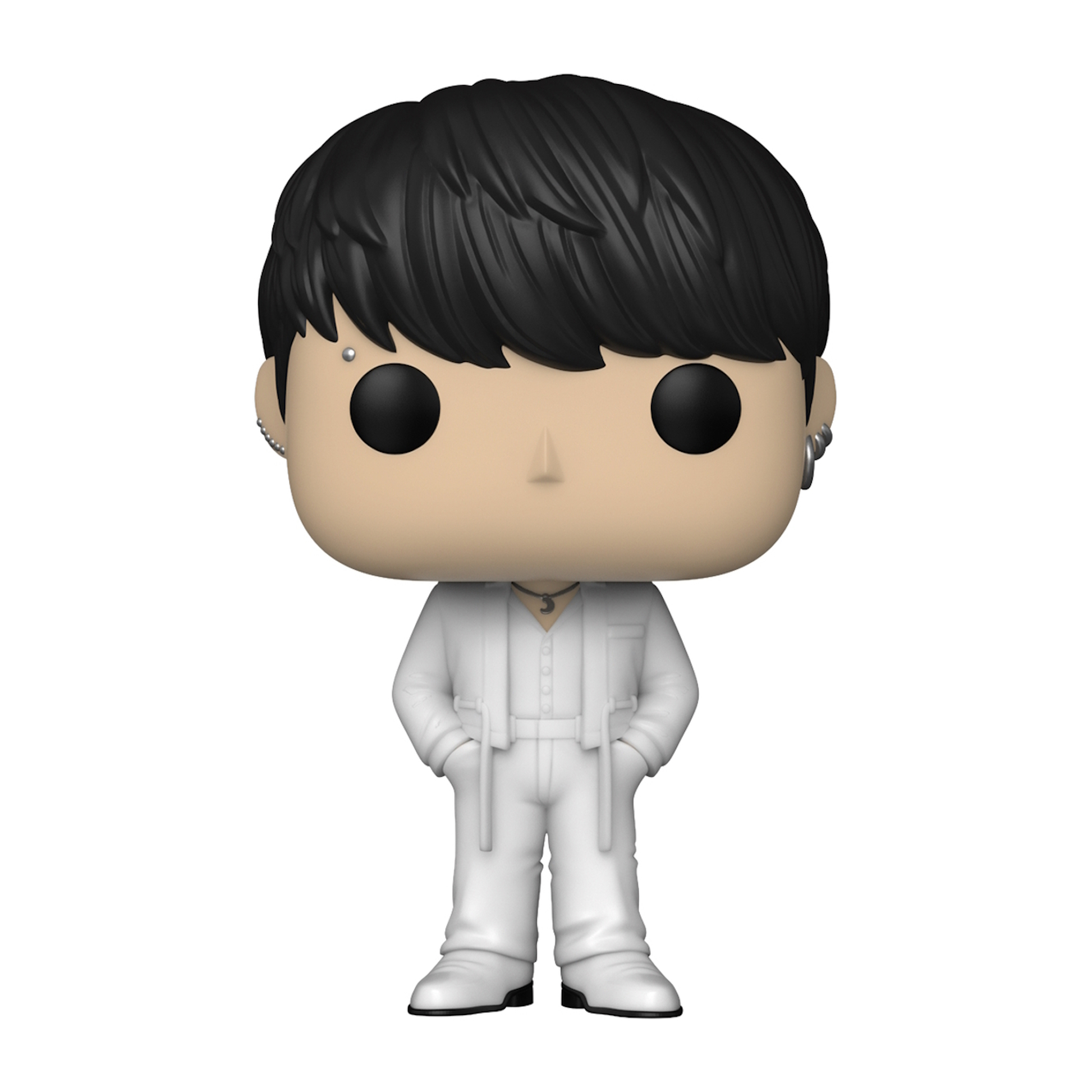 Funko Pop de una persona con traje blanco. Cabello negro, aretes plateados y collar plateado. Manos en los bolsillos.