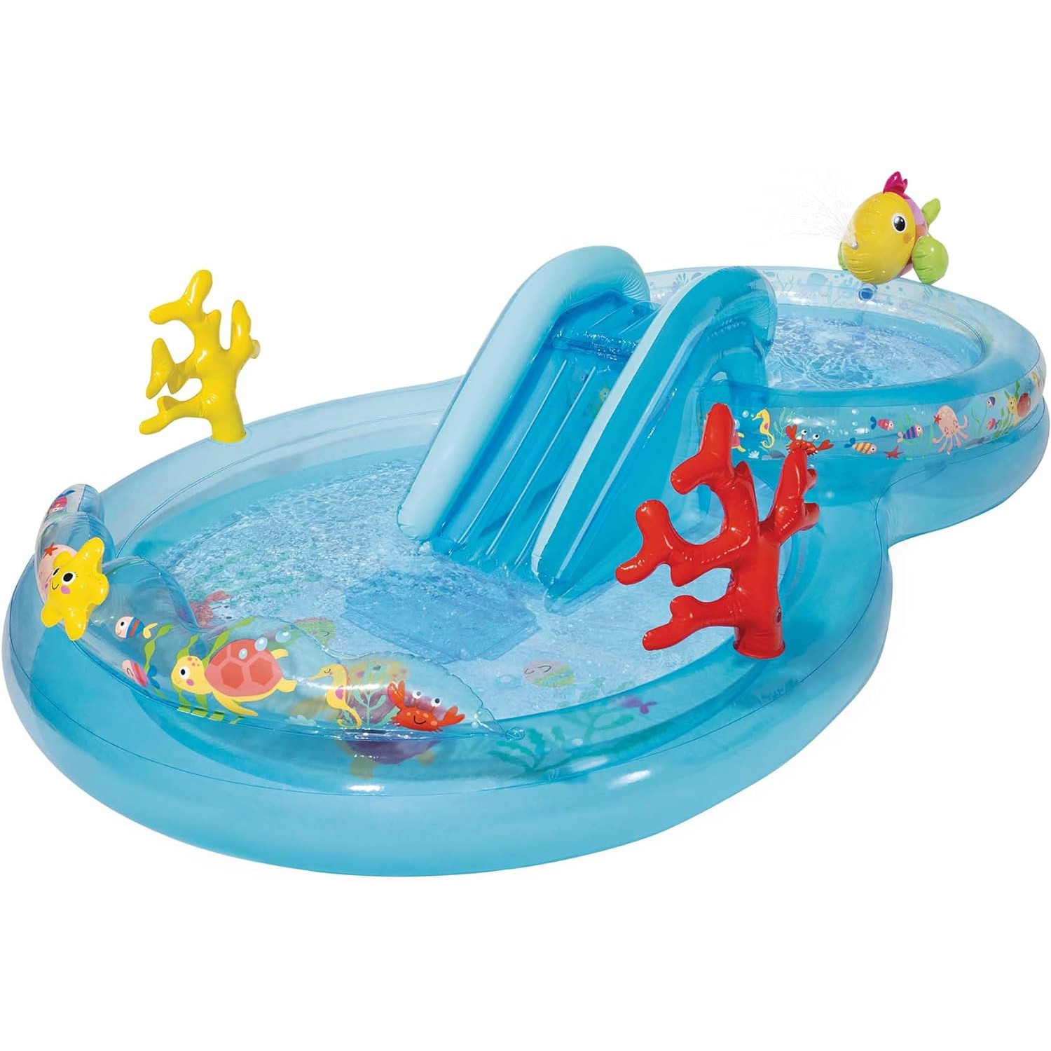 Aufblasbarer Pool mit Rutsche, Korallen- und Fischdekorationen. Blaues Wasser und weißer Hintergrund.
