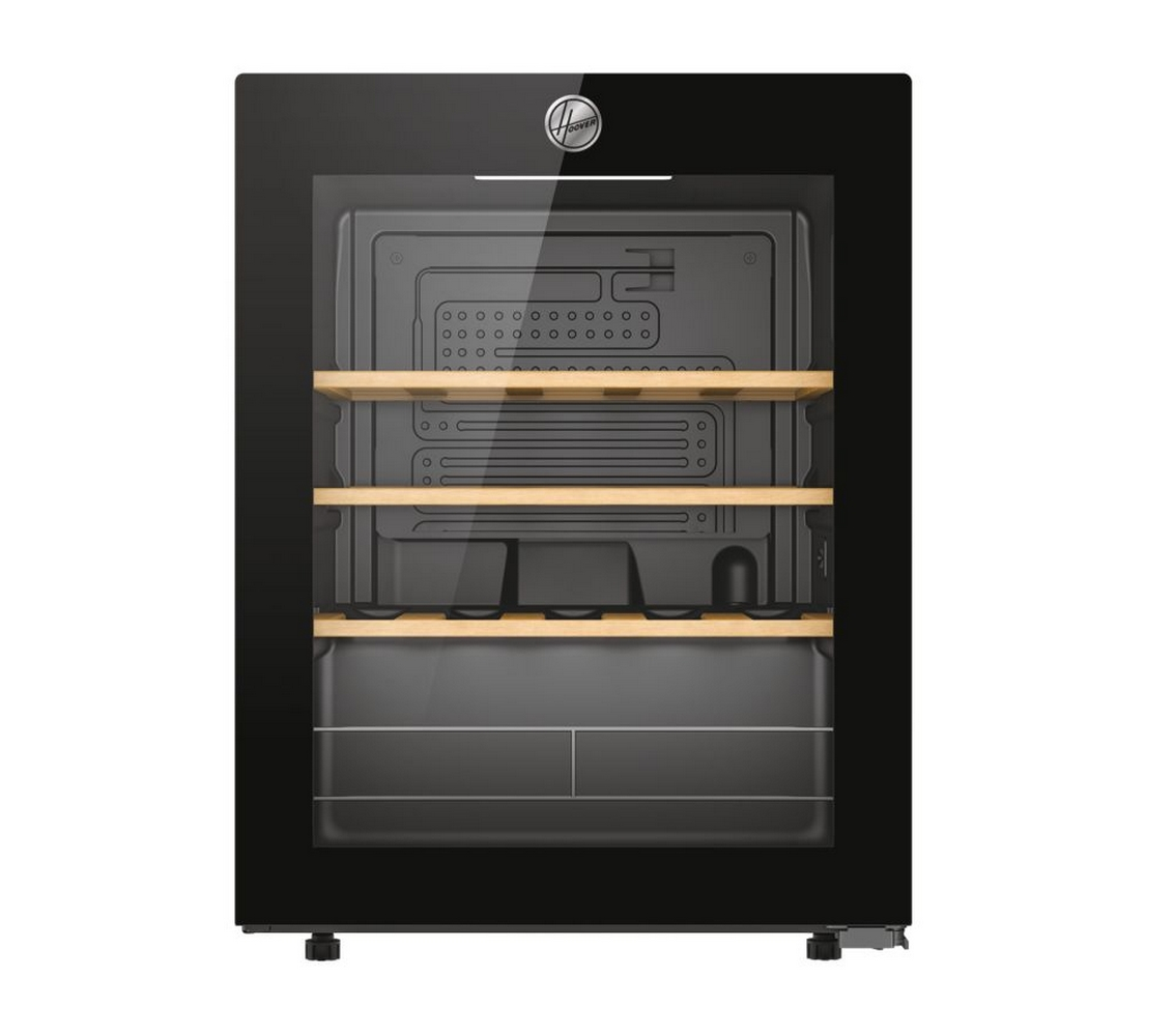 Un refrigerador negro con puerta de vidrio, tres estantes de madera y una pantalla digital.