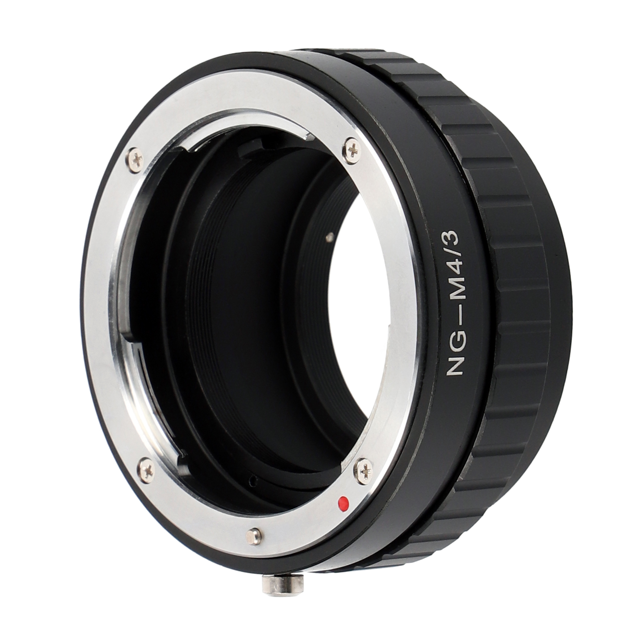 Schwarzer Objektivadapter mit silbernem Ring und Markierungen. Weißer Hintergrund.