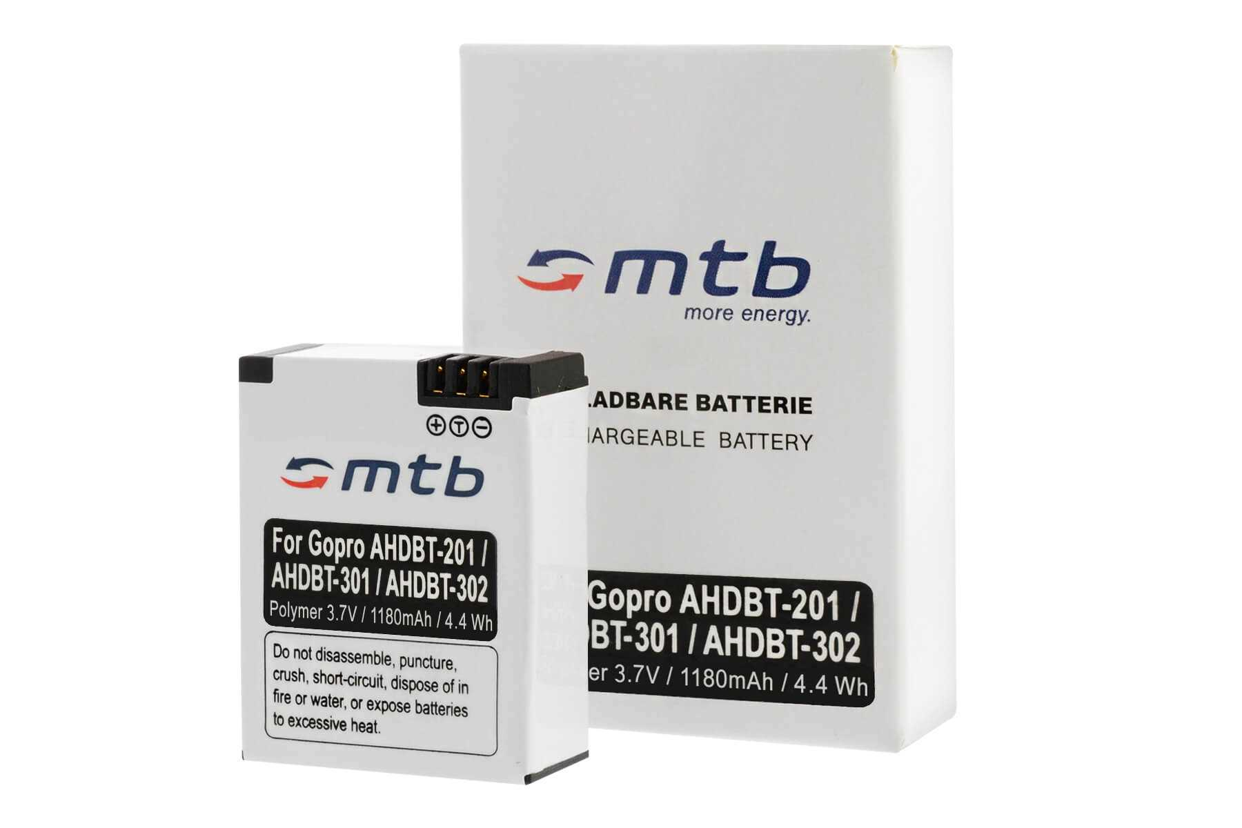Weiße Batterie und Box mit blauen und roten Logos, Produktdetails auf der Box.