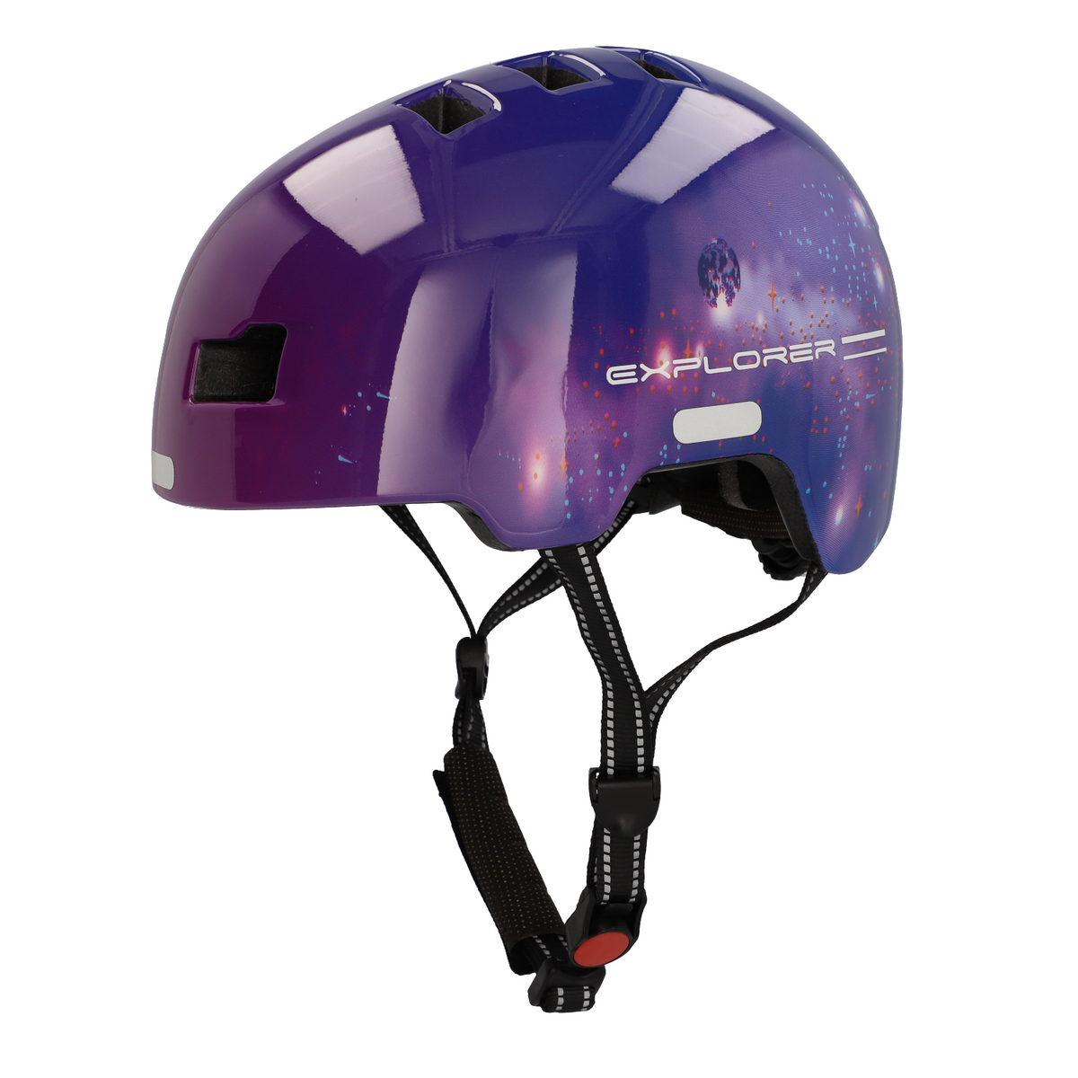 Ein lila Fahrradhelm mit Galaxiedesign, schwarzen Riemen und dem Wort EXPLORER darauf.
