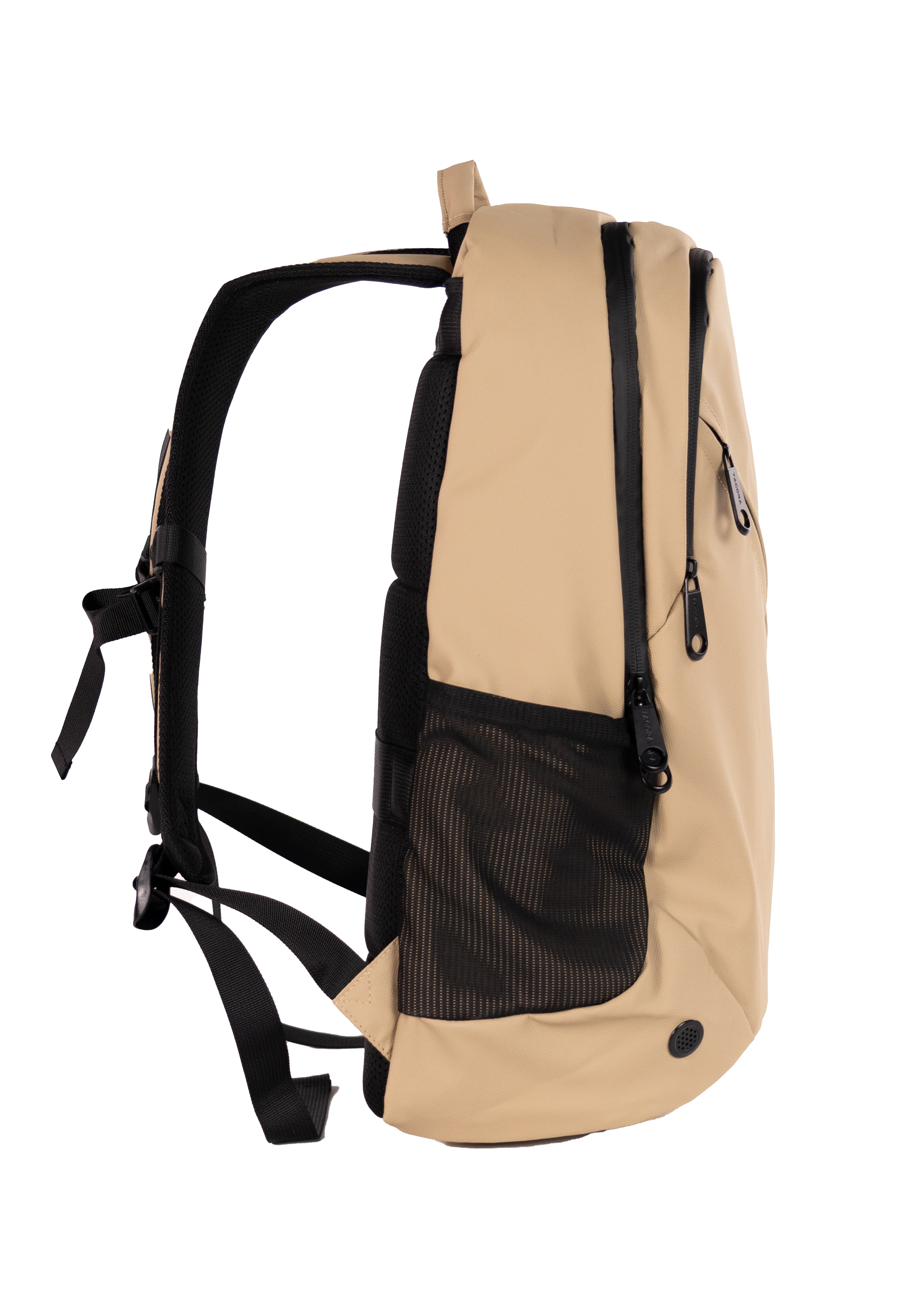 Vista lateral de una mochila color beige con correas negras, un bolsillo de malla negra y una cremallera negra.